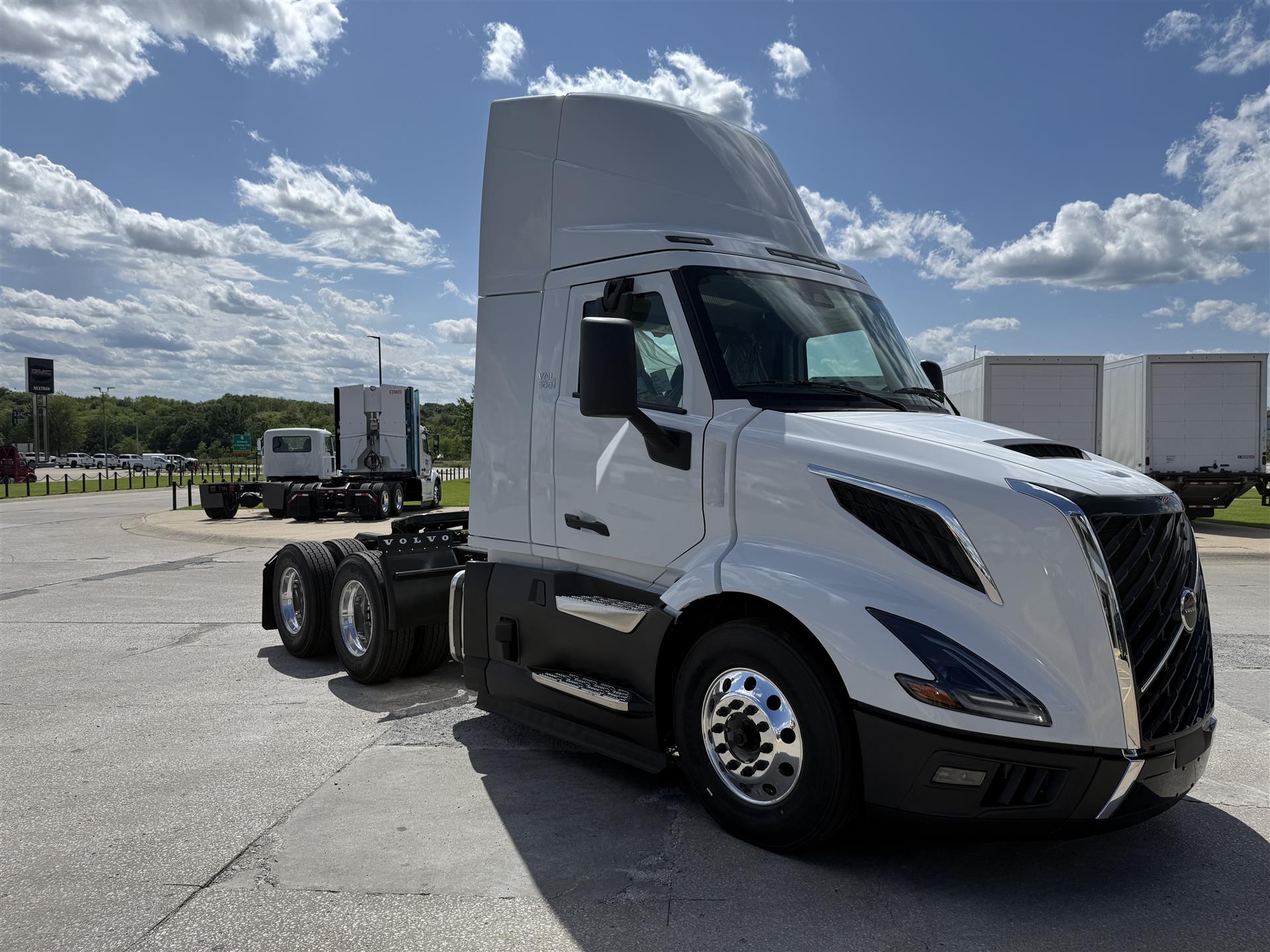 2026 Volvo - image 3