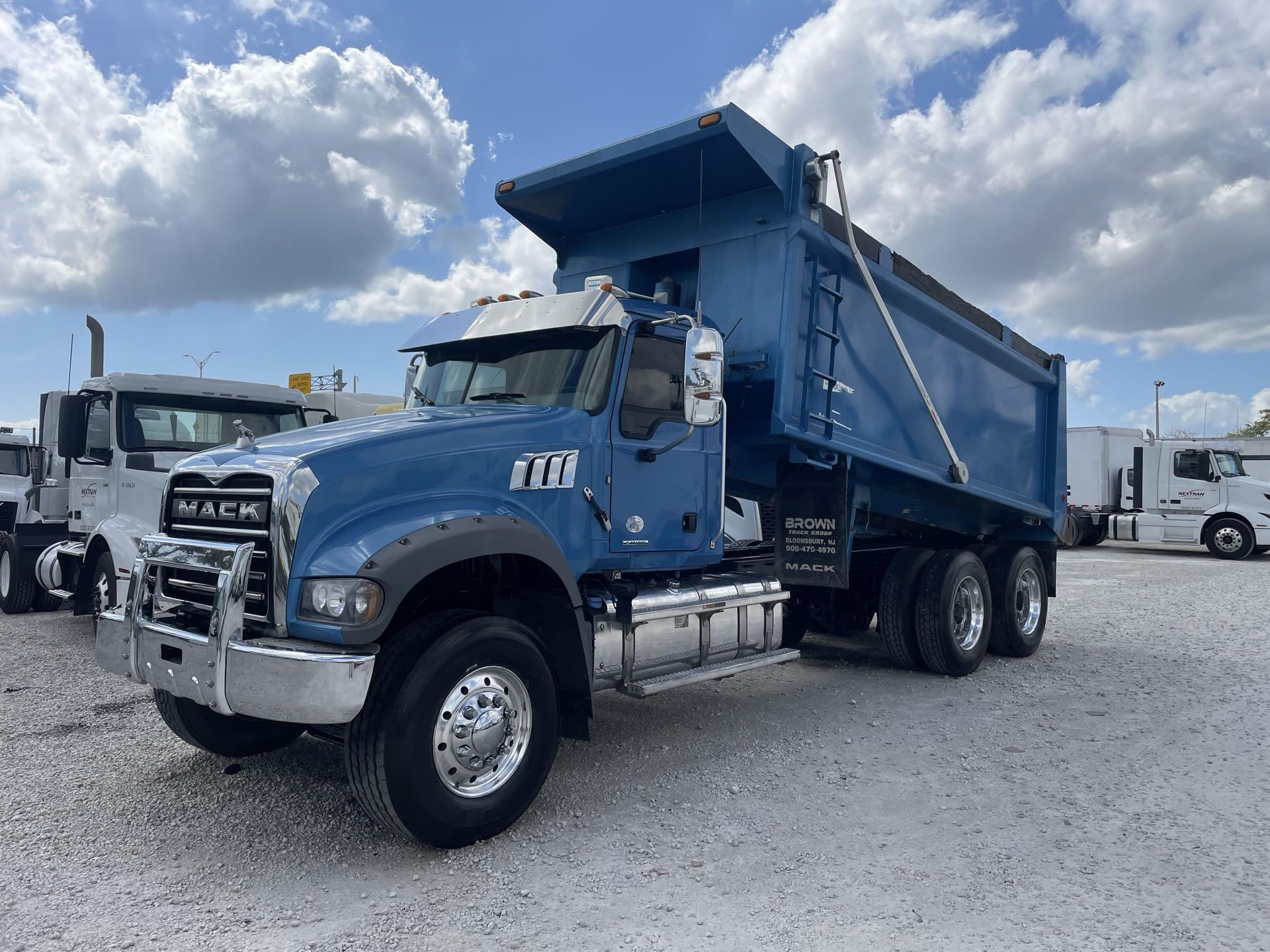 2022 Mack GR64FR