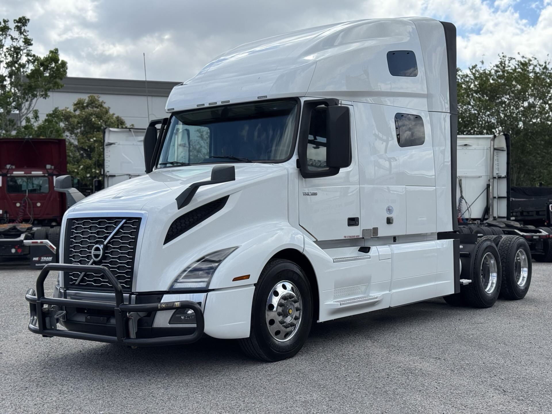 2021 Volvo VNL64T760