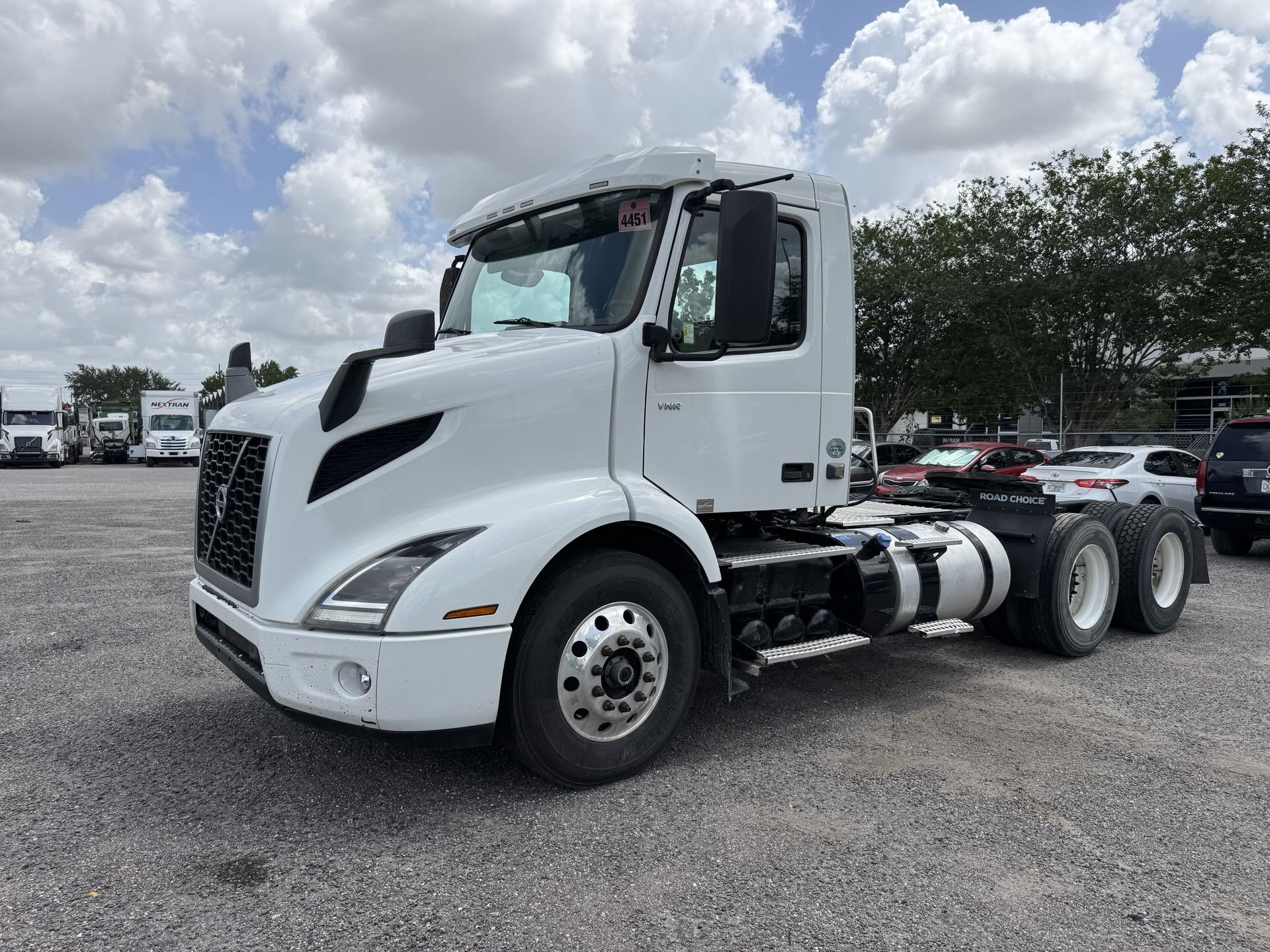 2020 Volvo VNR64T300