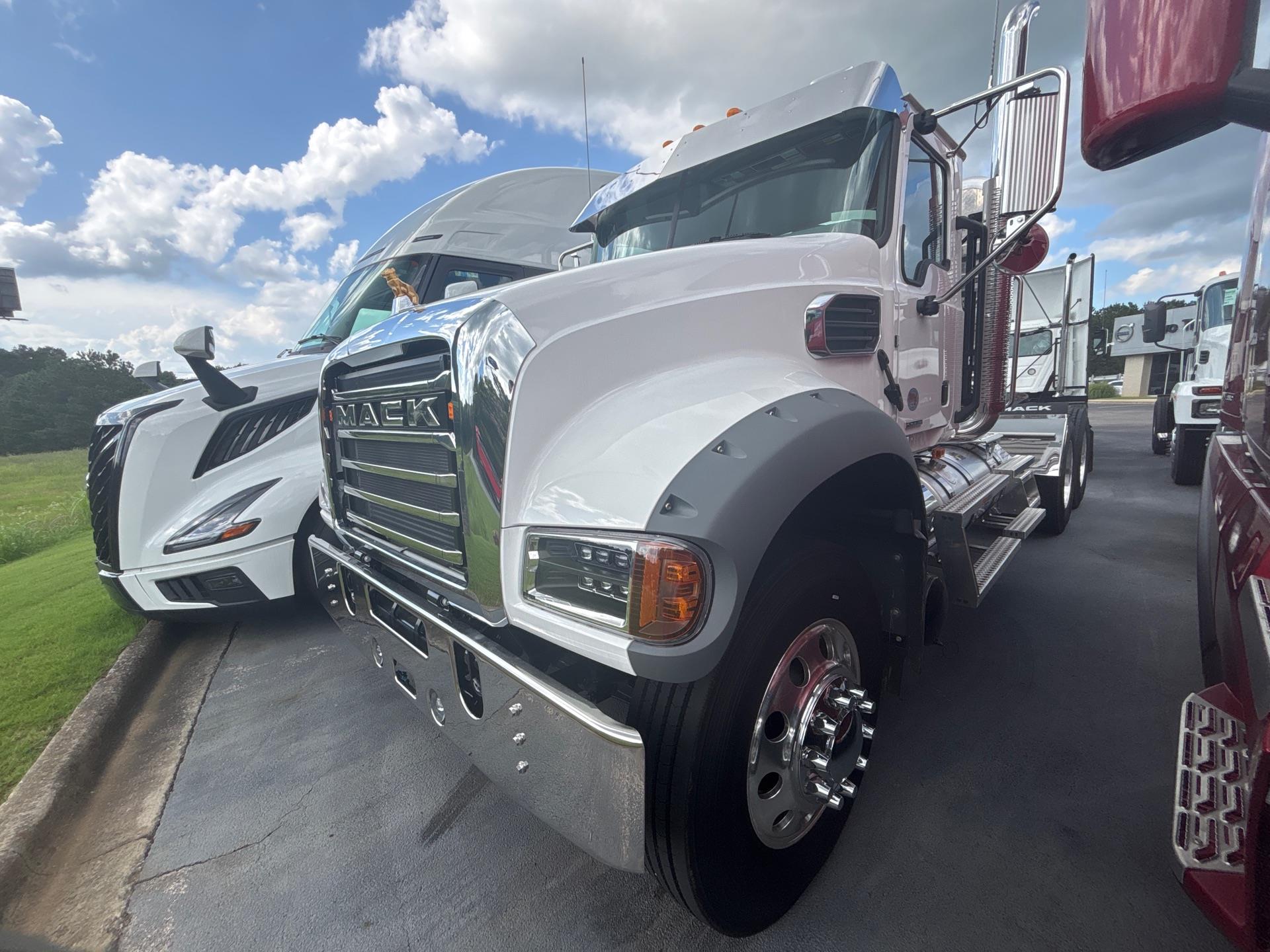 2025 Mack GR64FT