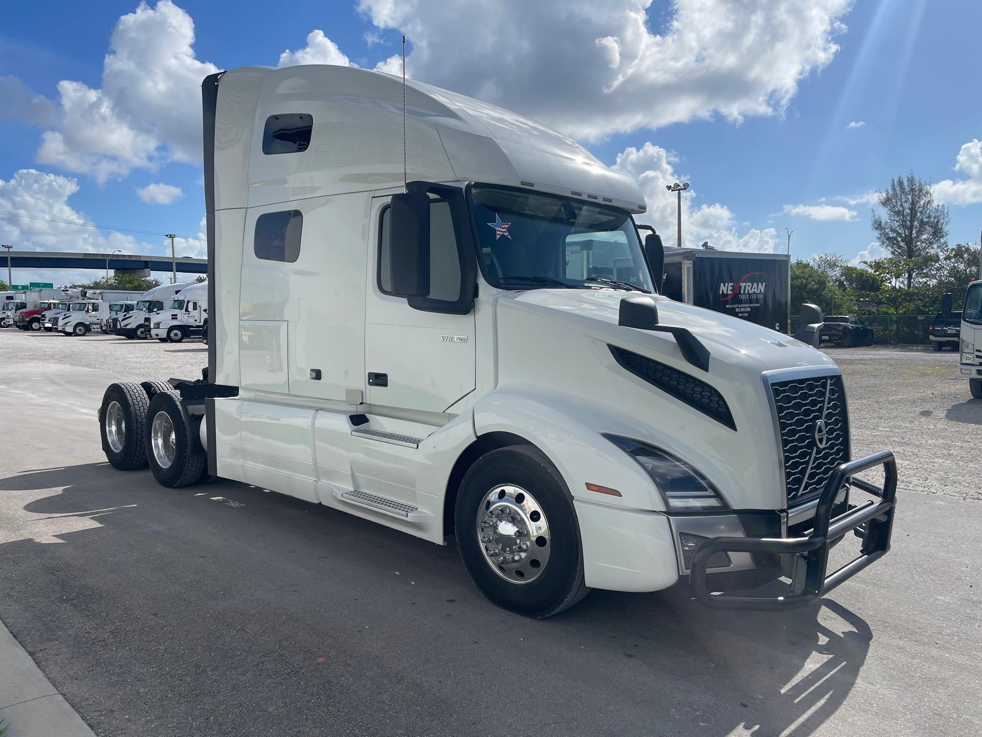 2021 Volvo - image 4