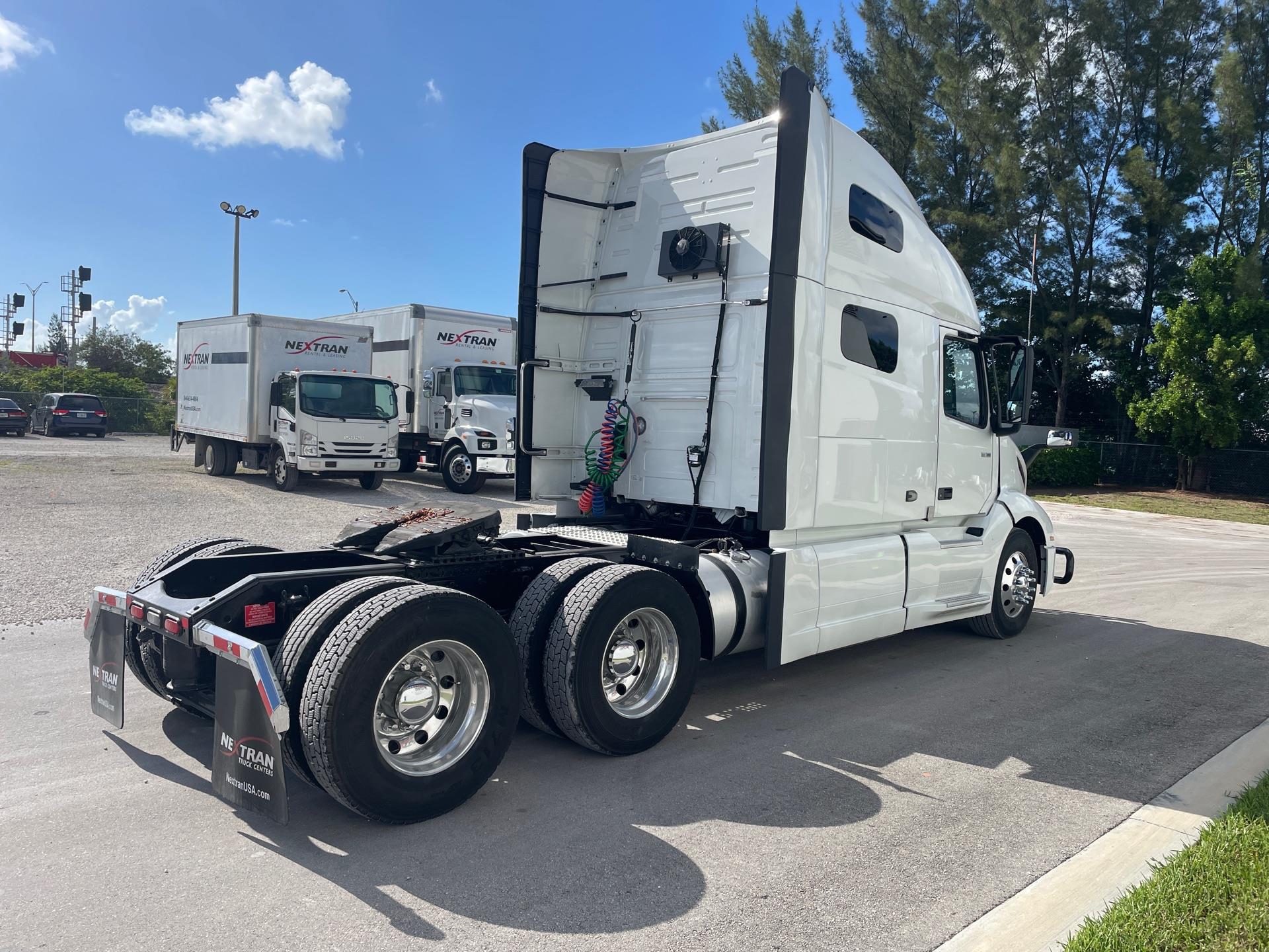 2021 Volvo - image 5