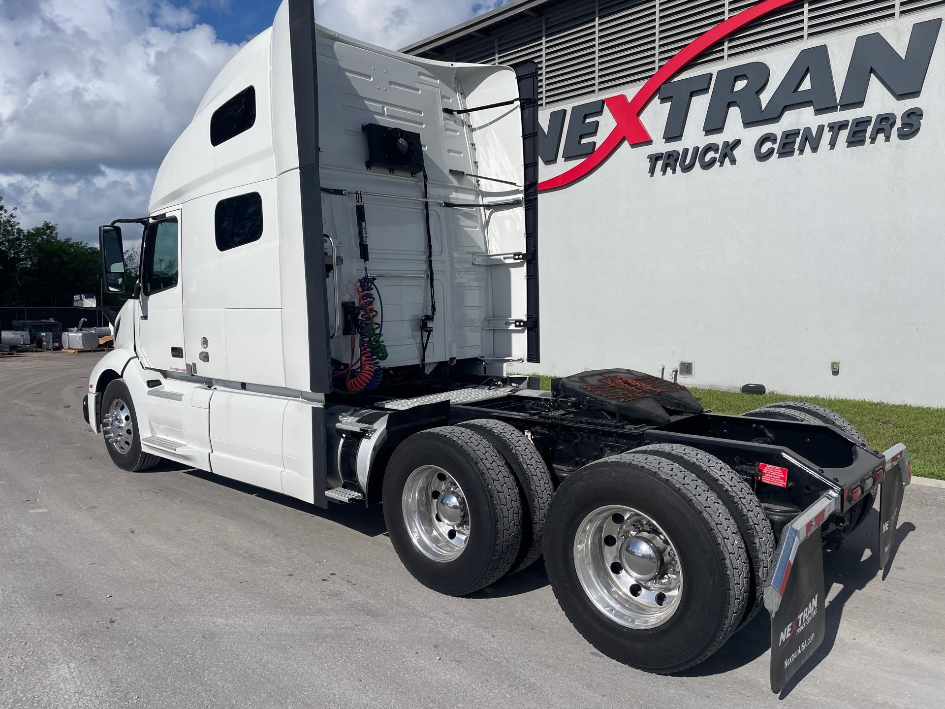 2021 Volvo - image 7