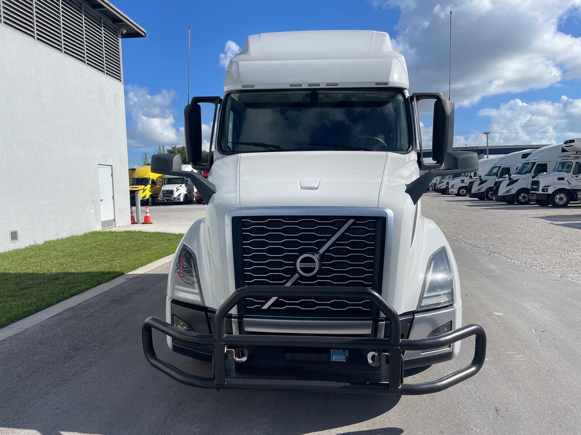 2021 Volvo - image 2