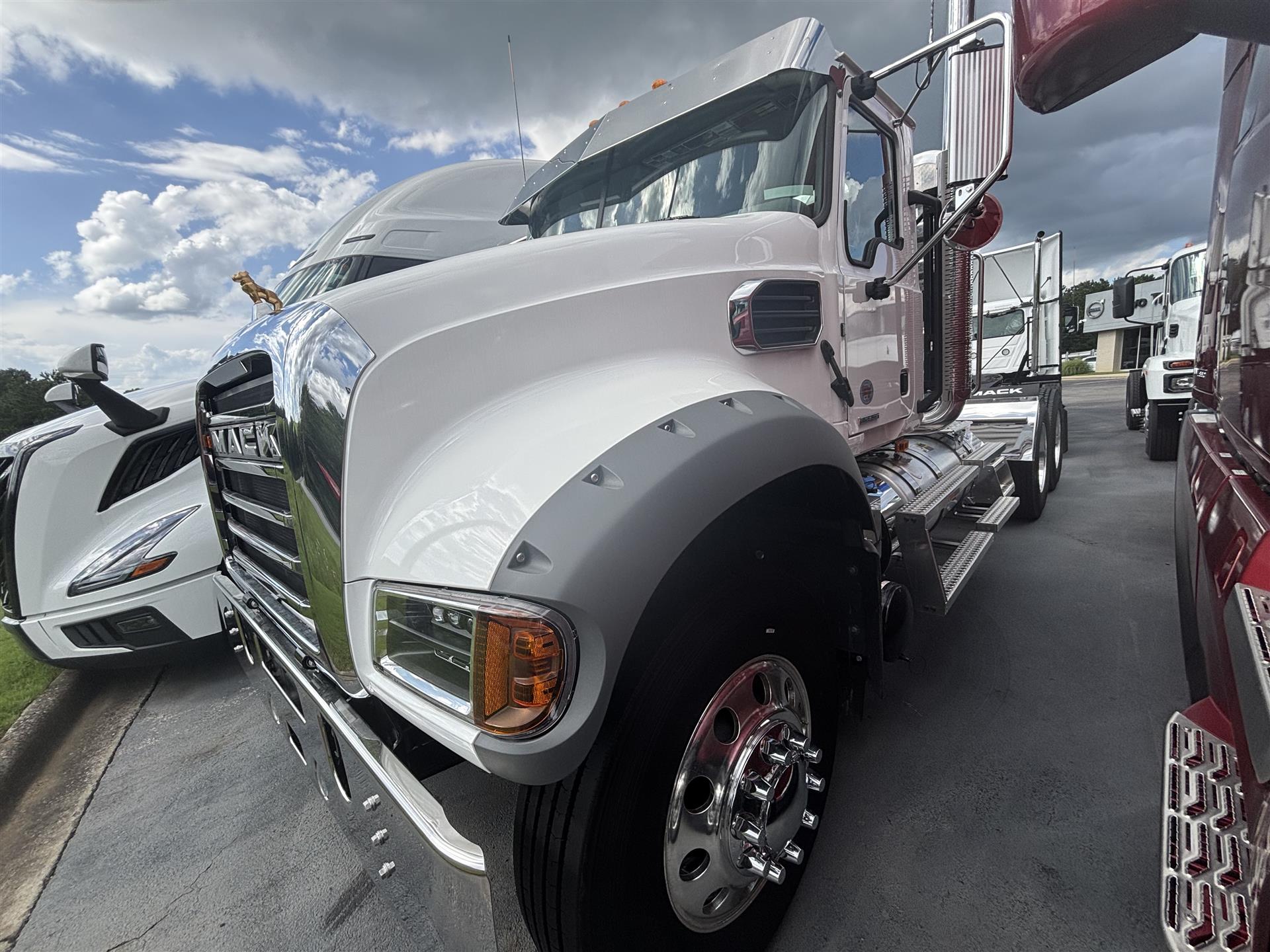 2025 Mack GR64FT