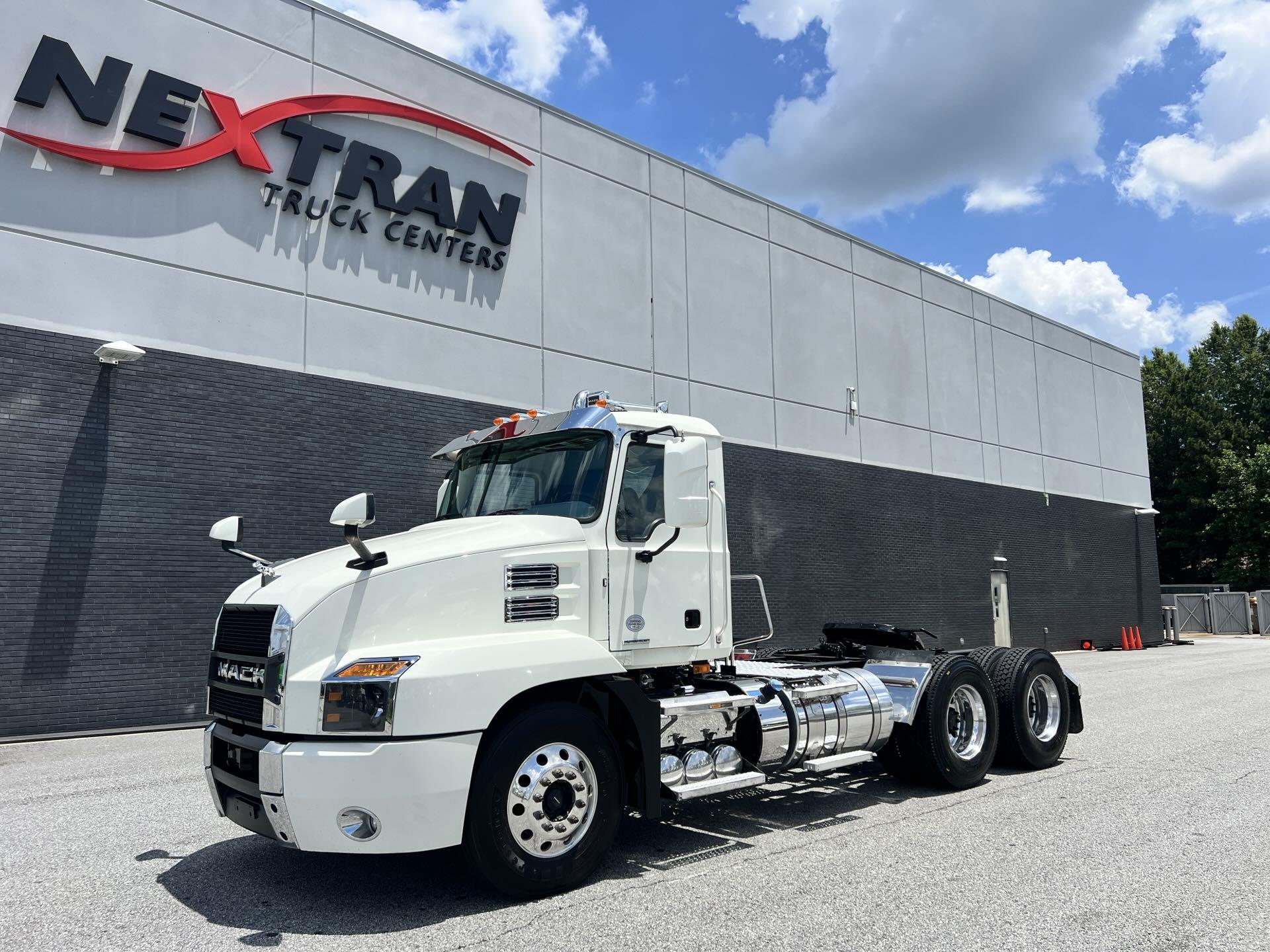 2022 Mack AN64T