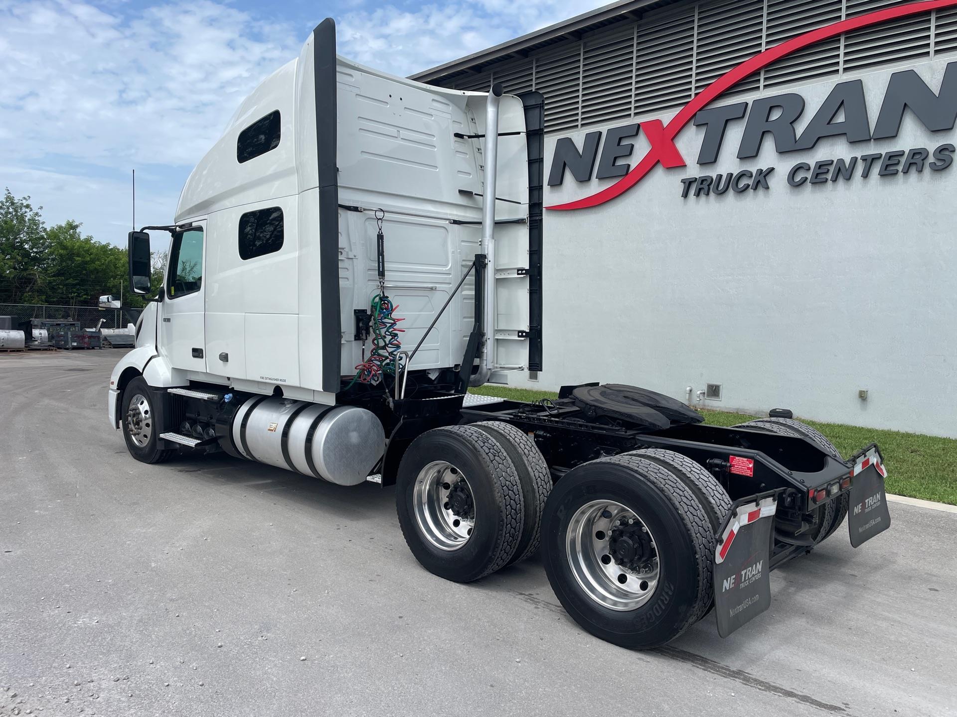 2021 Volvo - image 5