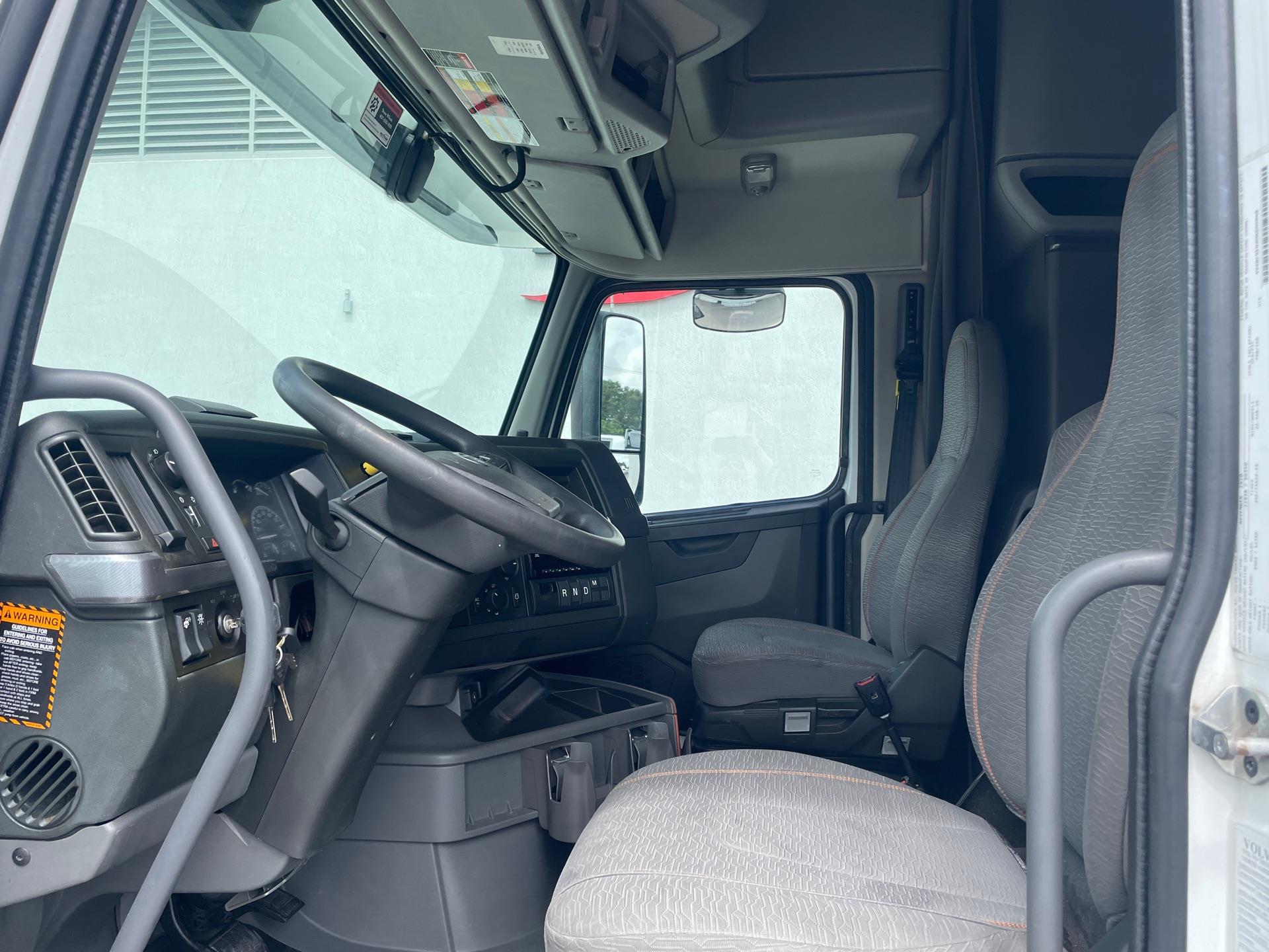 2021 Volvo - image 6