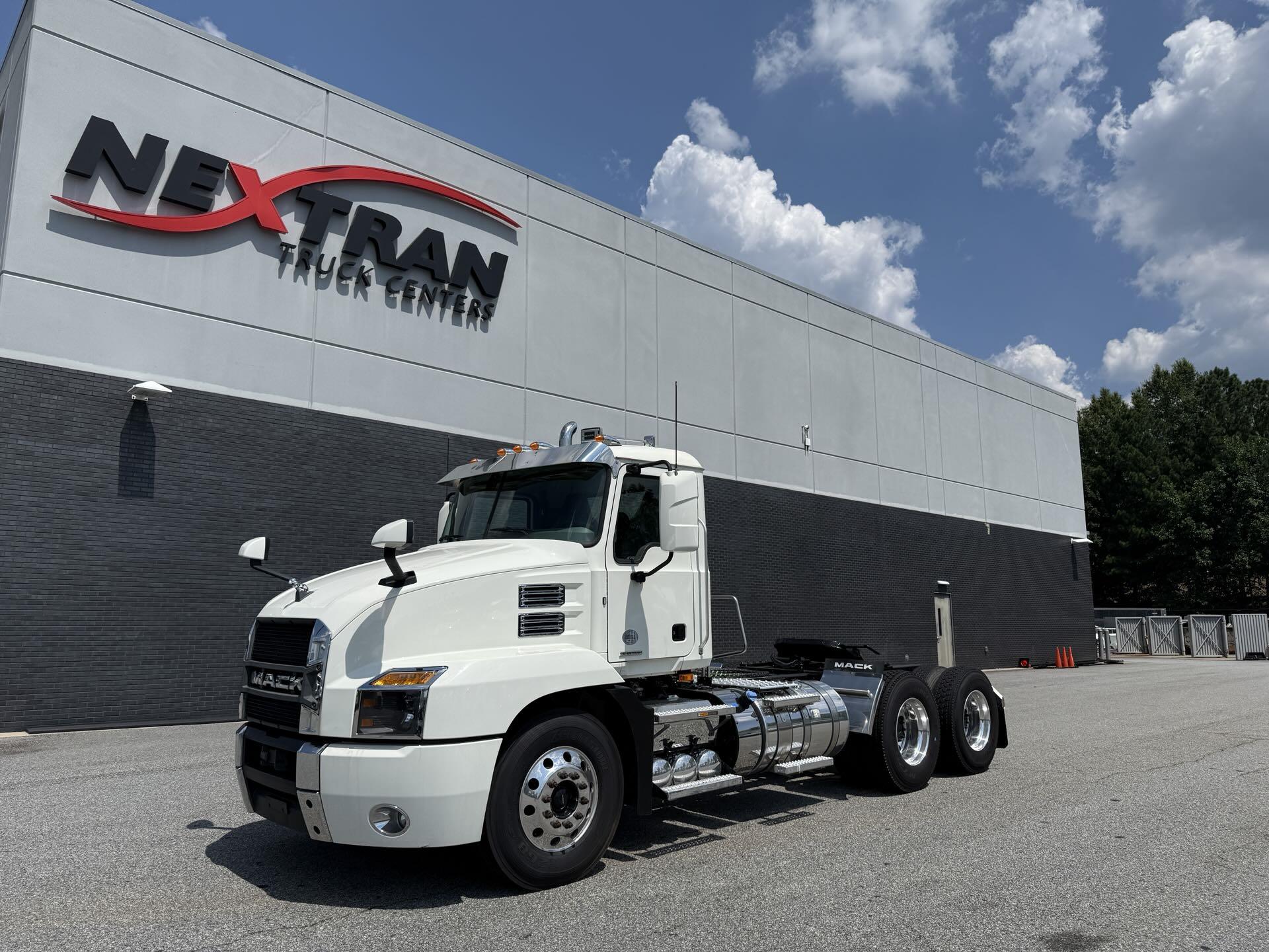 2022 Mack AN64T
