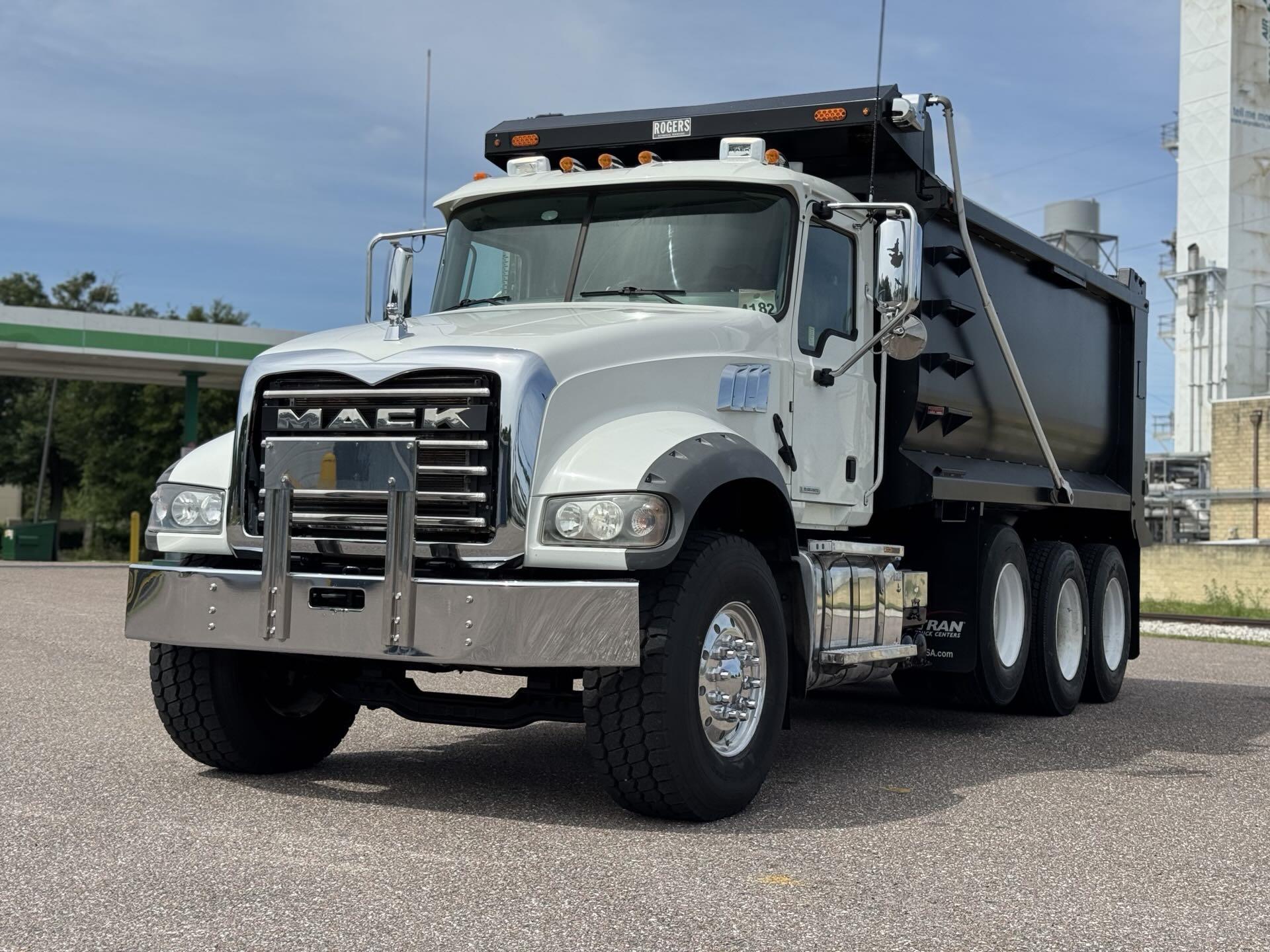 2020 Mack GR64F