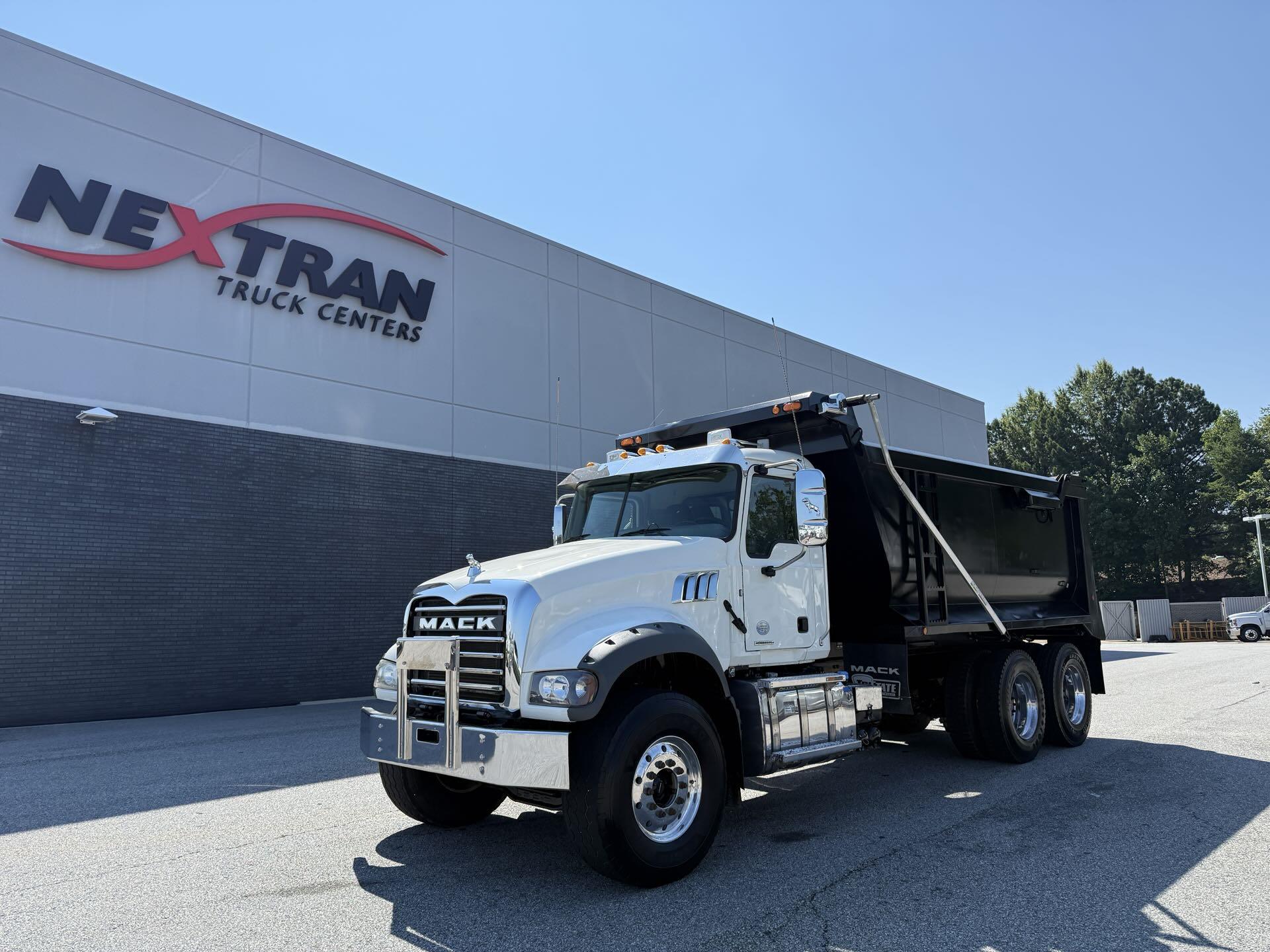 2021 Mack GR64F