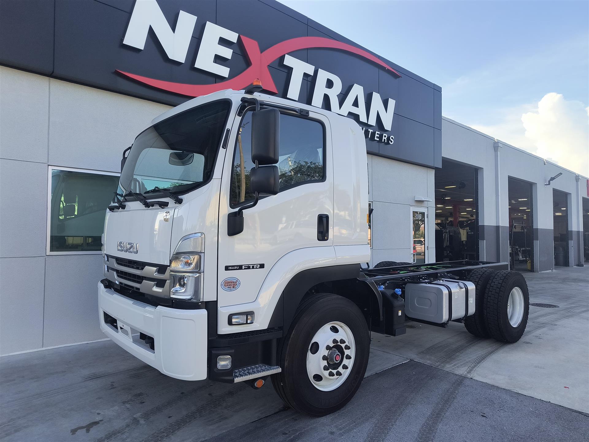 2025 Isuzu FTR-MT1G1