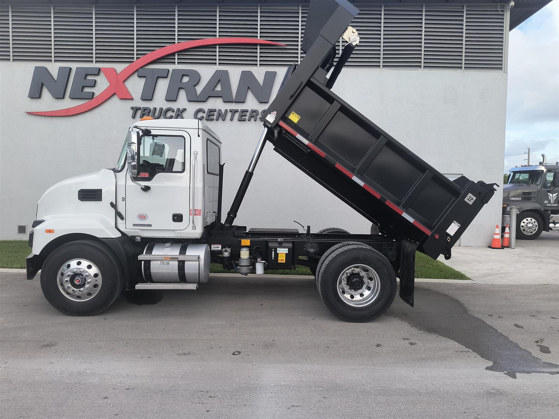2025 Mack MD7 42R