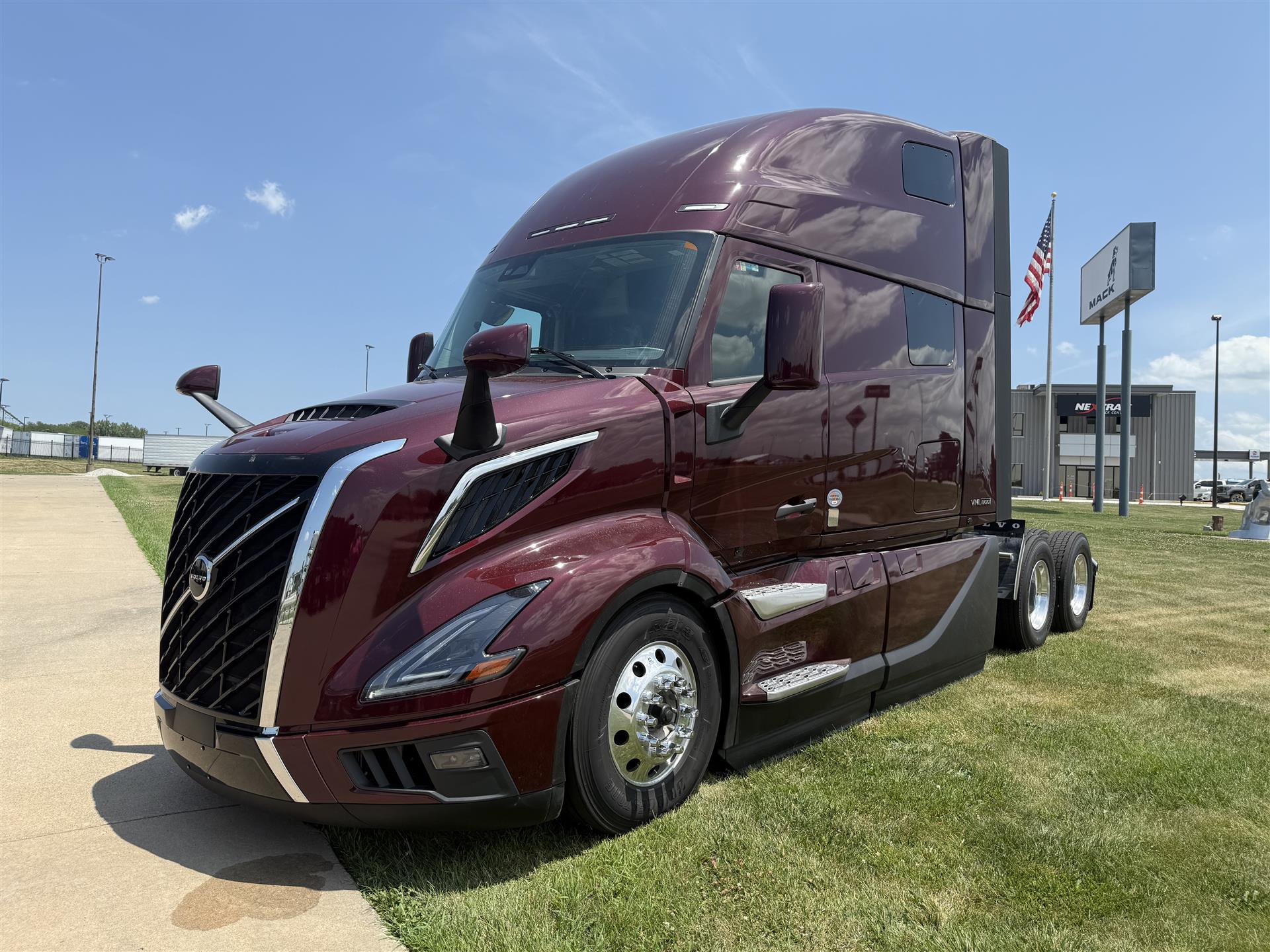 2026 Volvo NEW VNL860