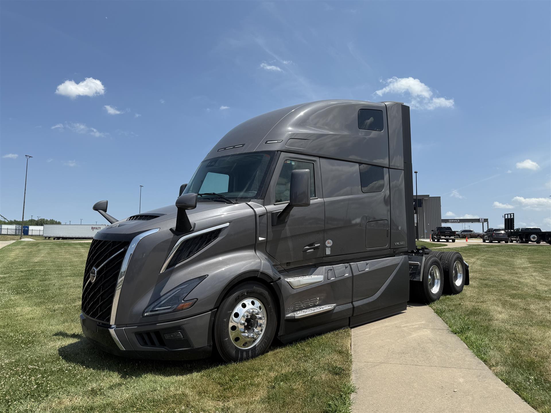 2026 Volvo NEW VNL860