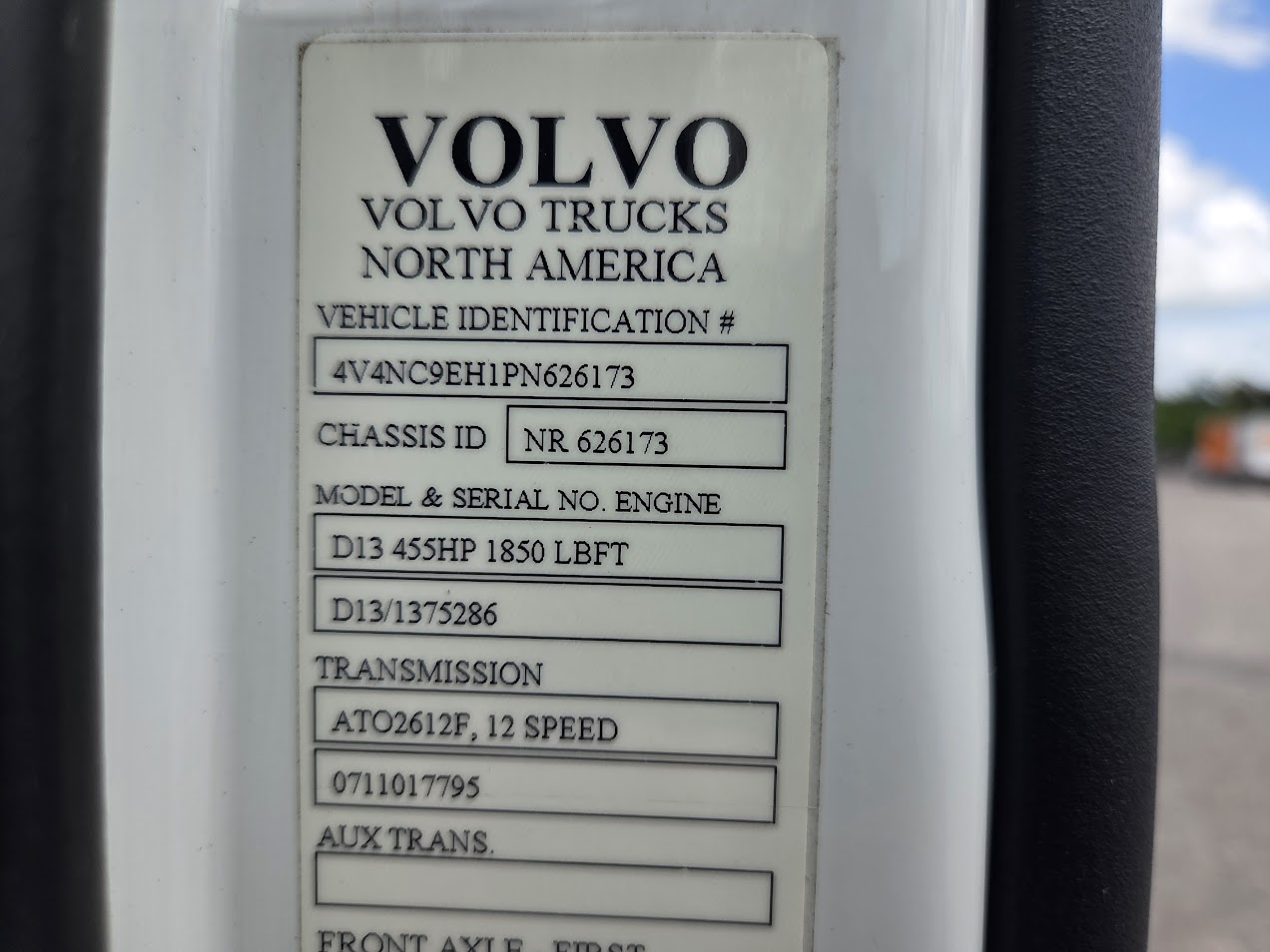 2023 Volvo - image 22