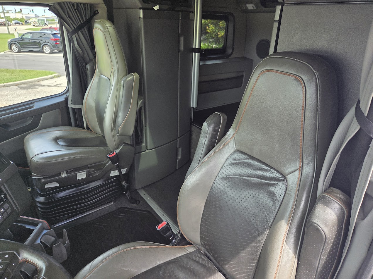 2023 Volvo - image 17