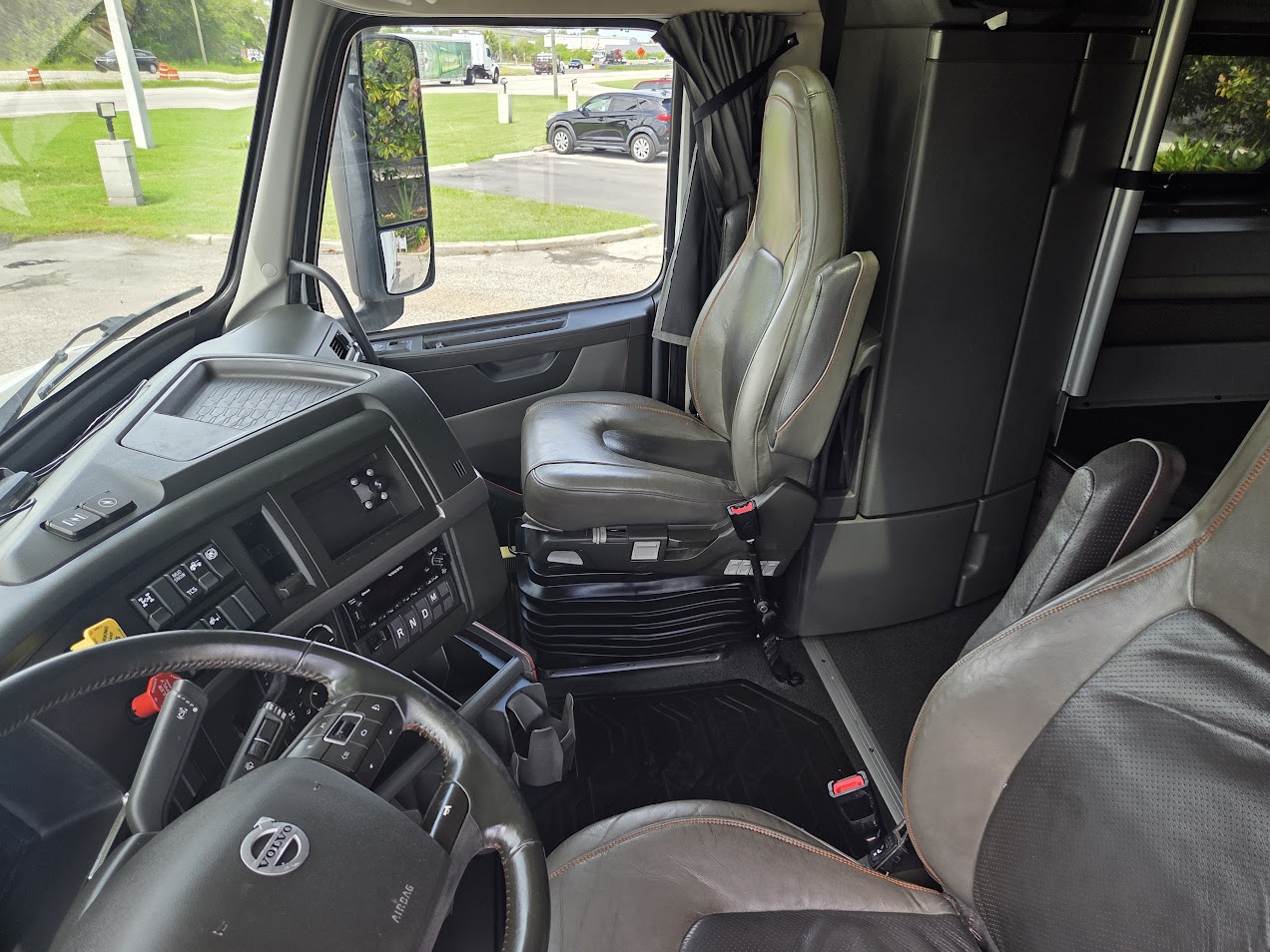 2023 Volvo - image 15