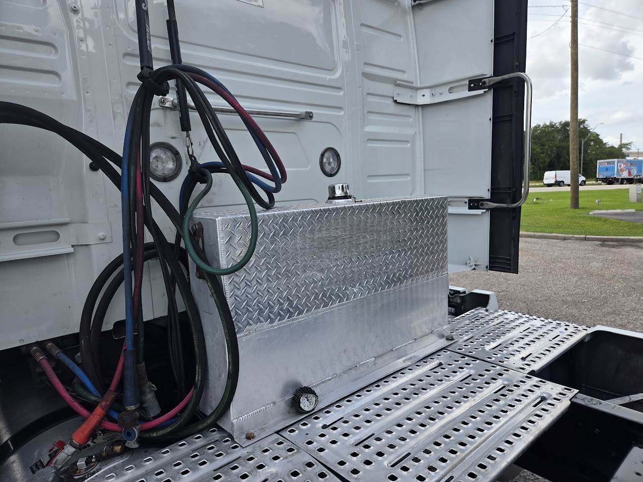 2023 Volvo - image 10