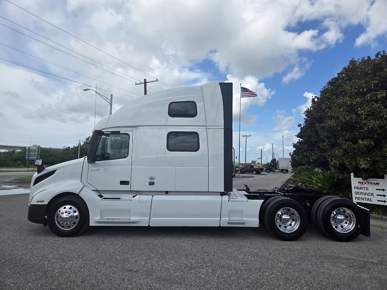 2023 Volvo - image 9