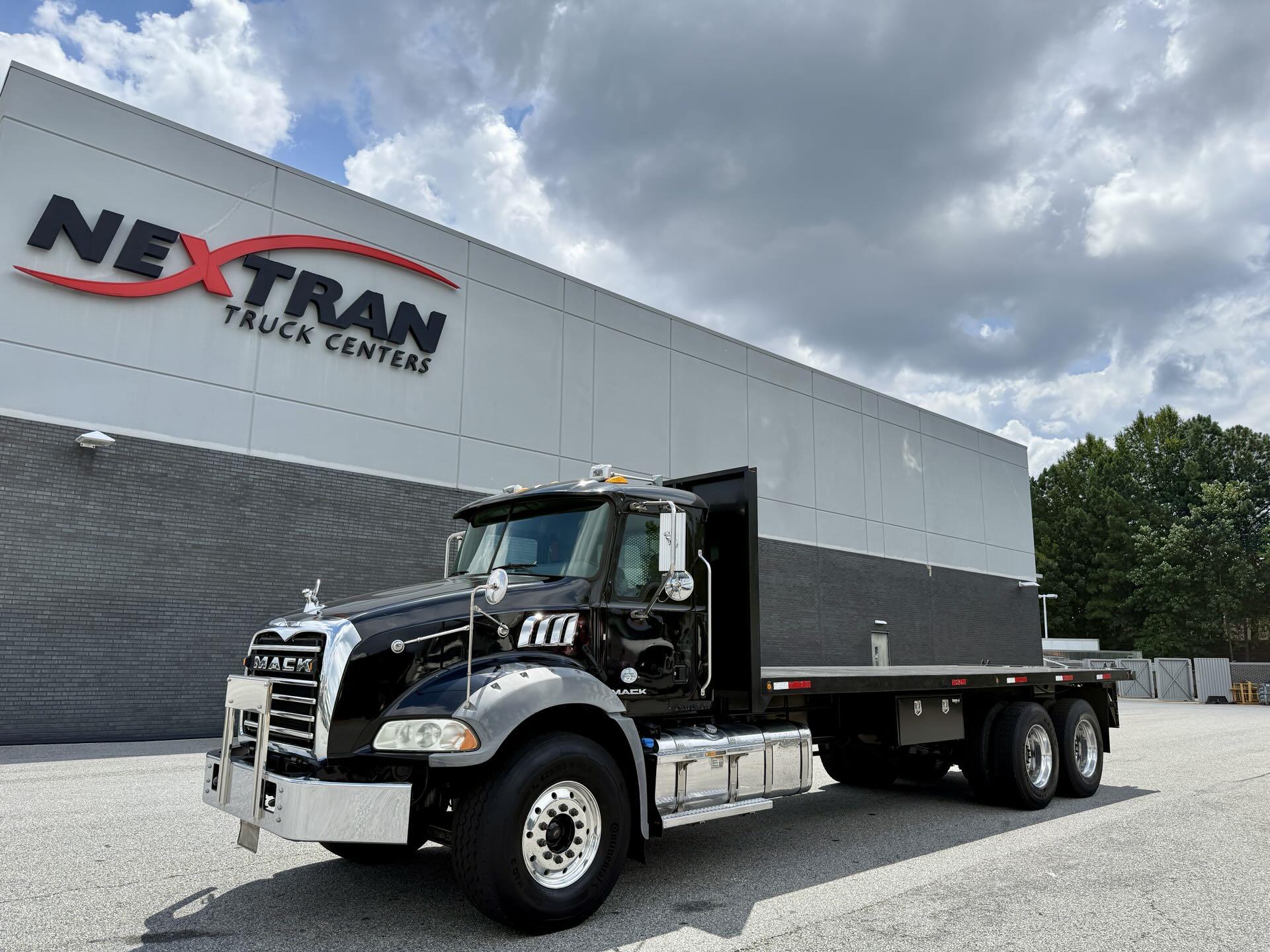 2017 Mack GU813