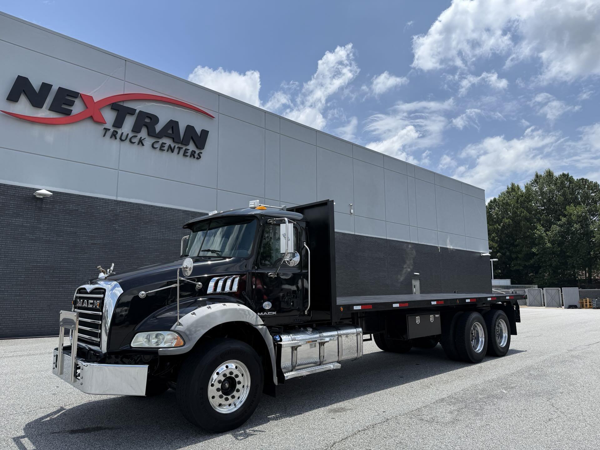 2017 Mack GU813