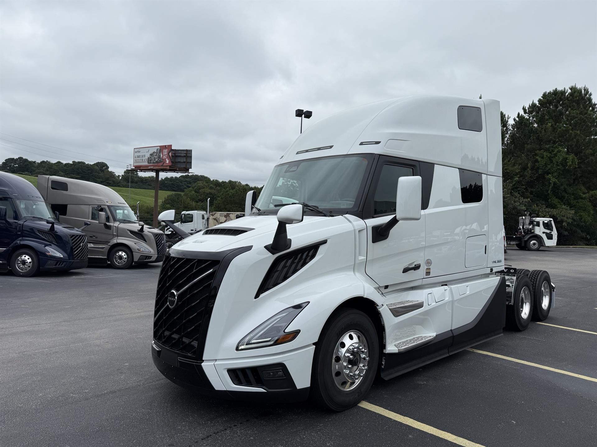 2025 Volvo VNL64T860