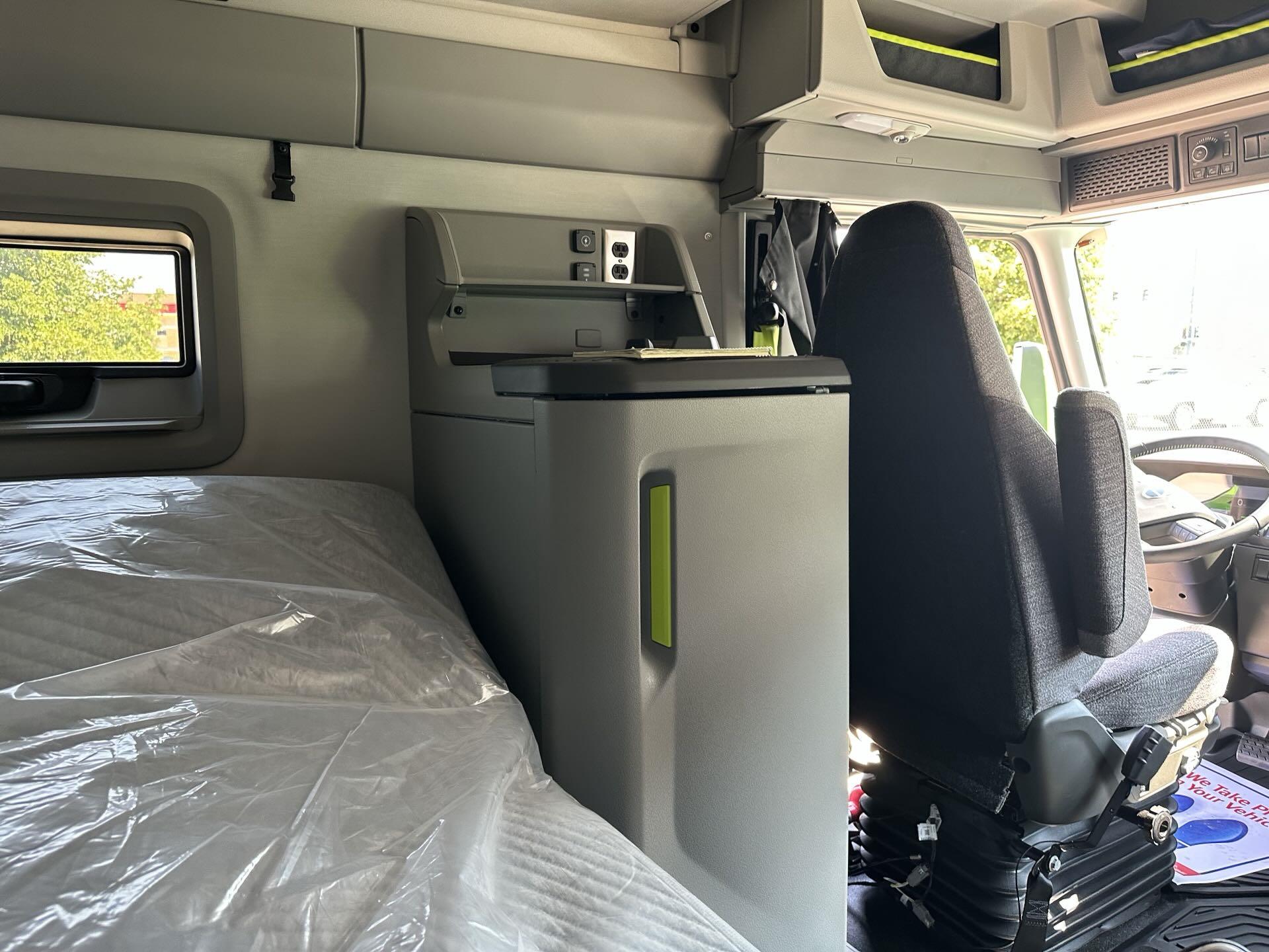 2026 Volvo - image 10