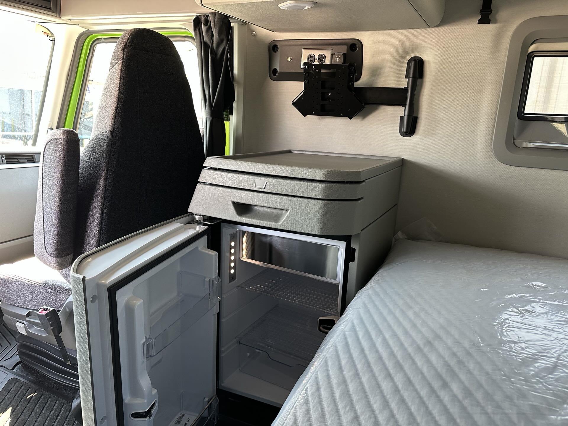 2026 Volvo - image 12