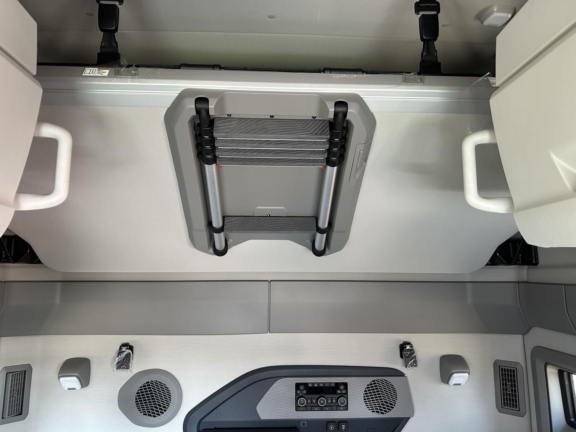 2026 Volvo - image 13