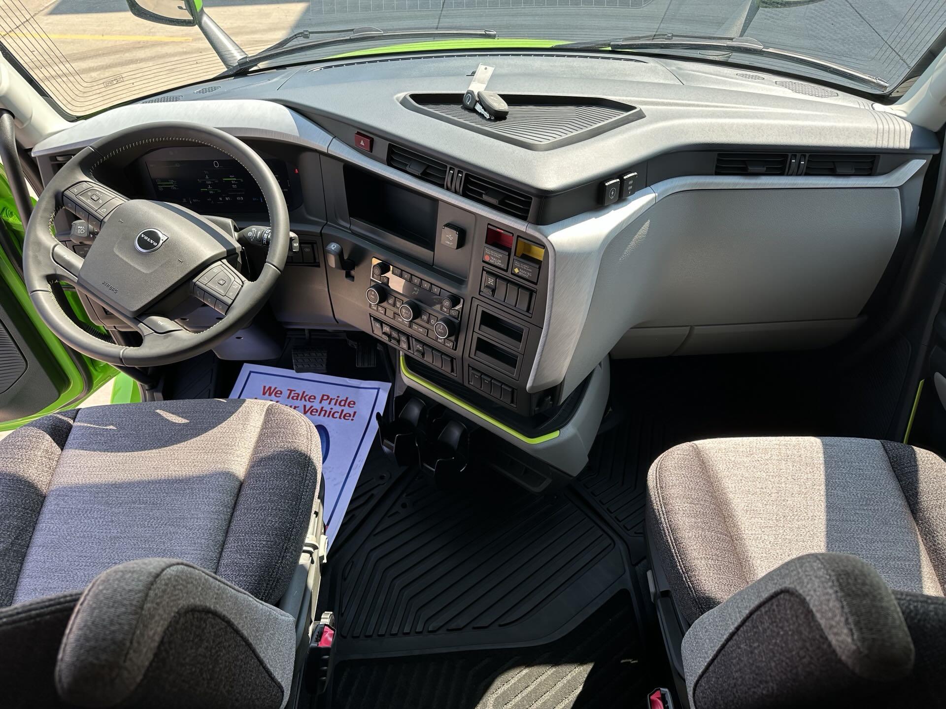 2026 Volvo - image 9