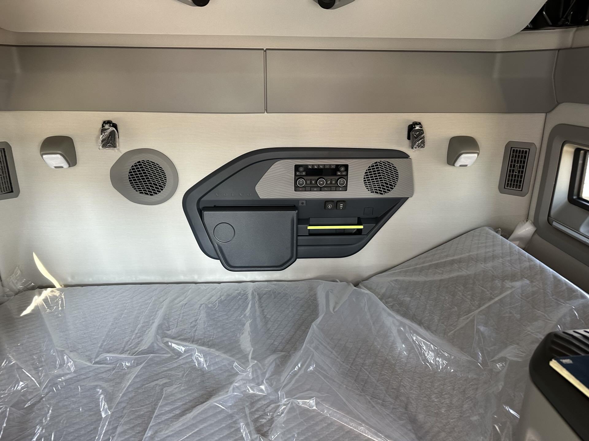 2026 Volvo - image 10