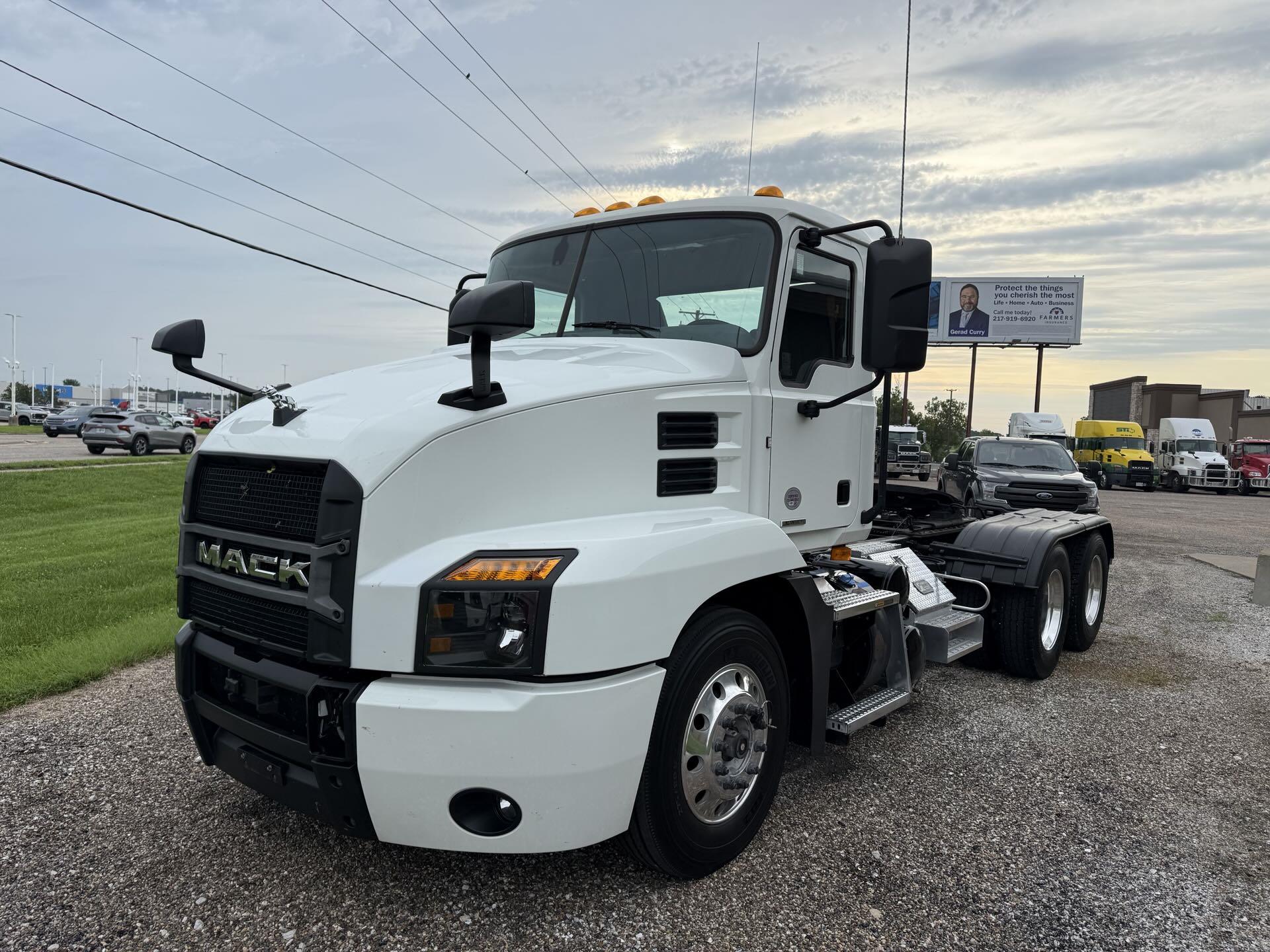 2020 Mack AN64T