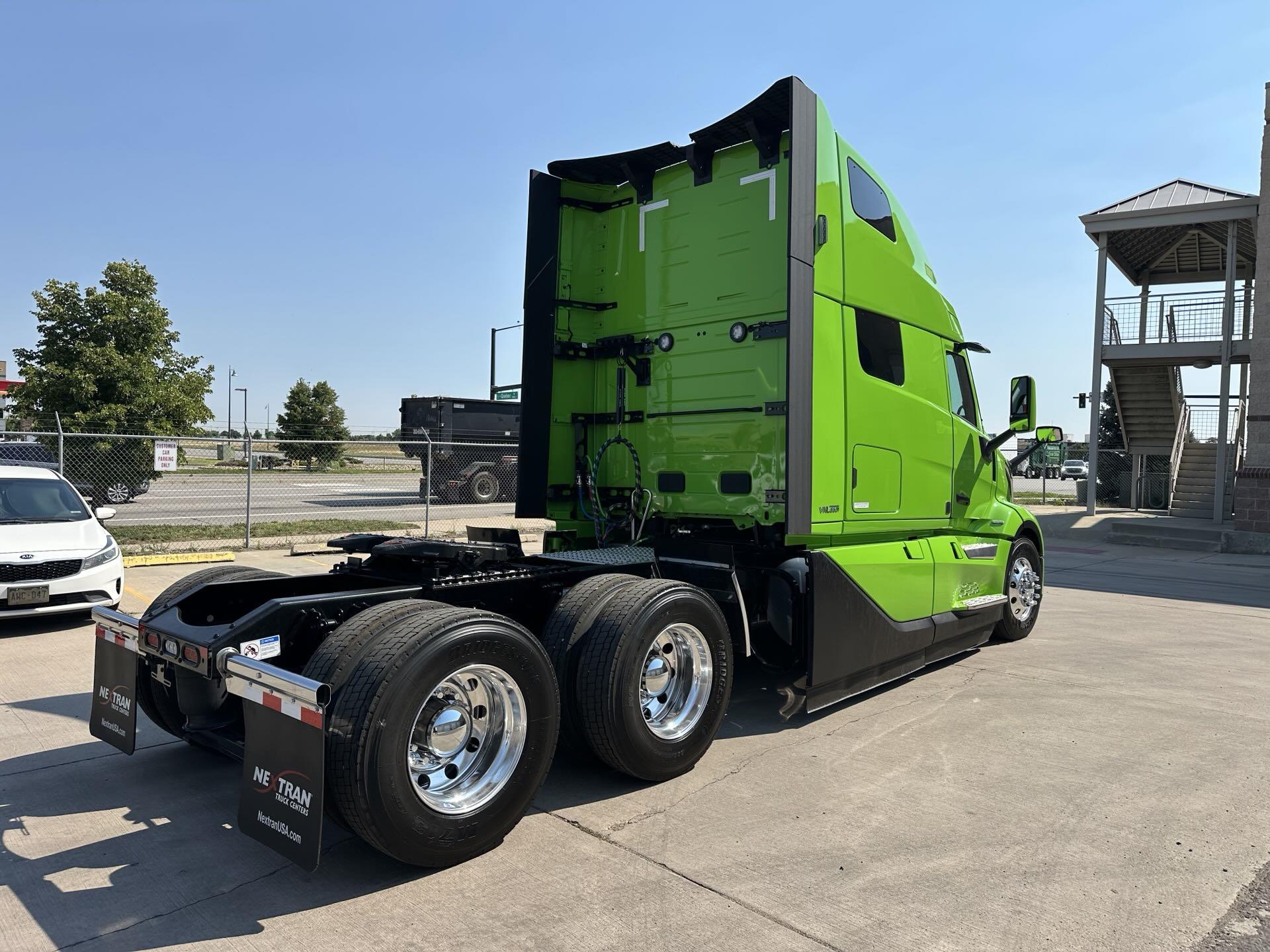 2026 Volvo - image 4