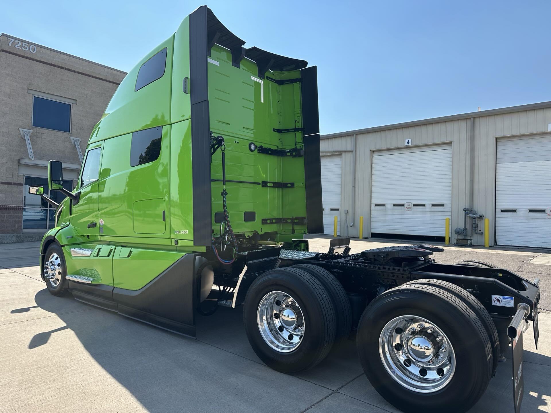 2026 Volvo - image 5