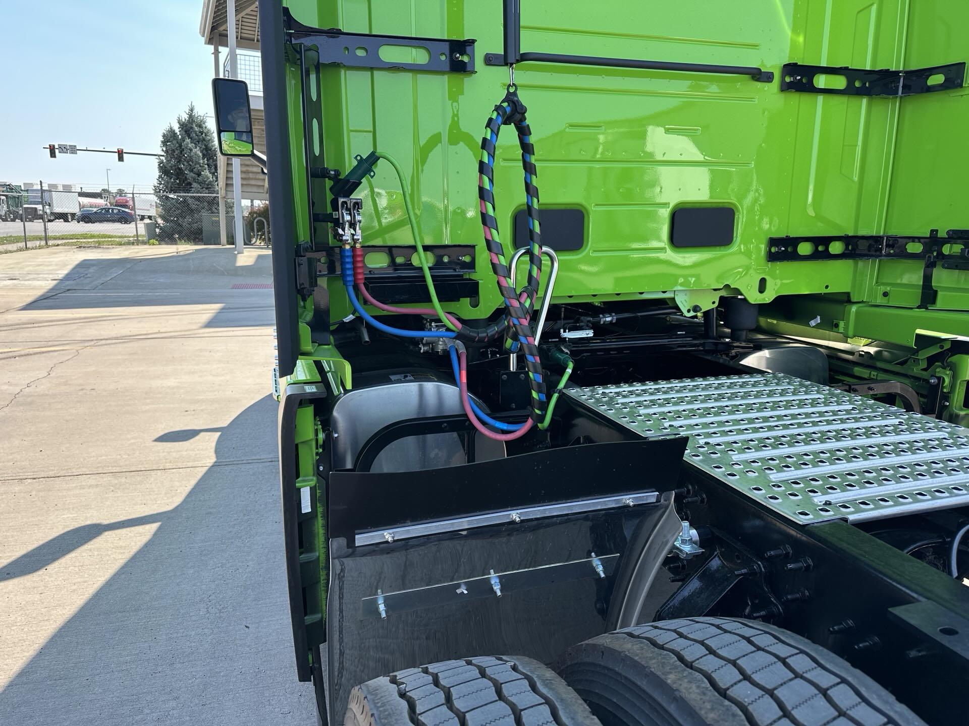 2026 Volvo - image 7