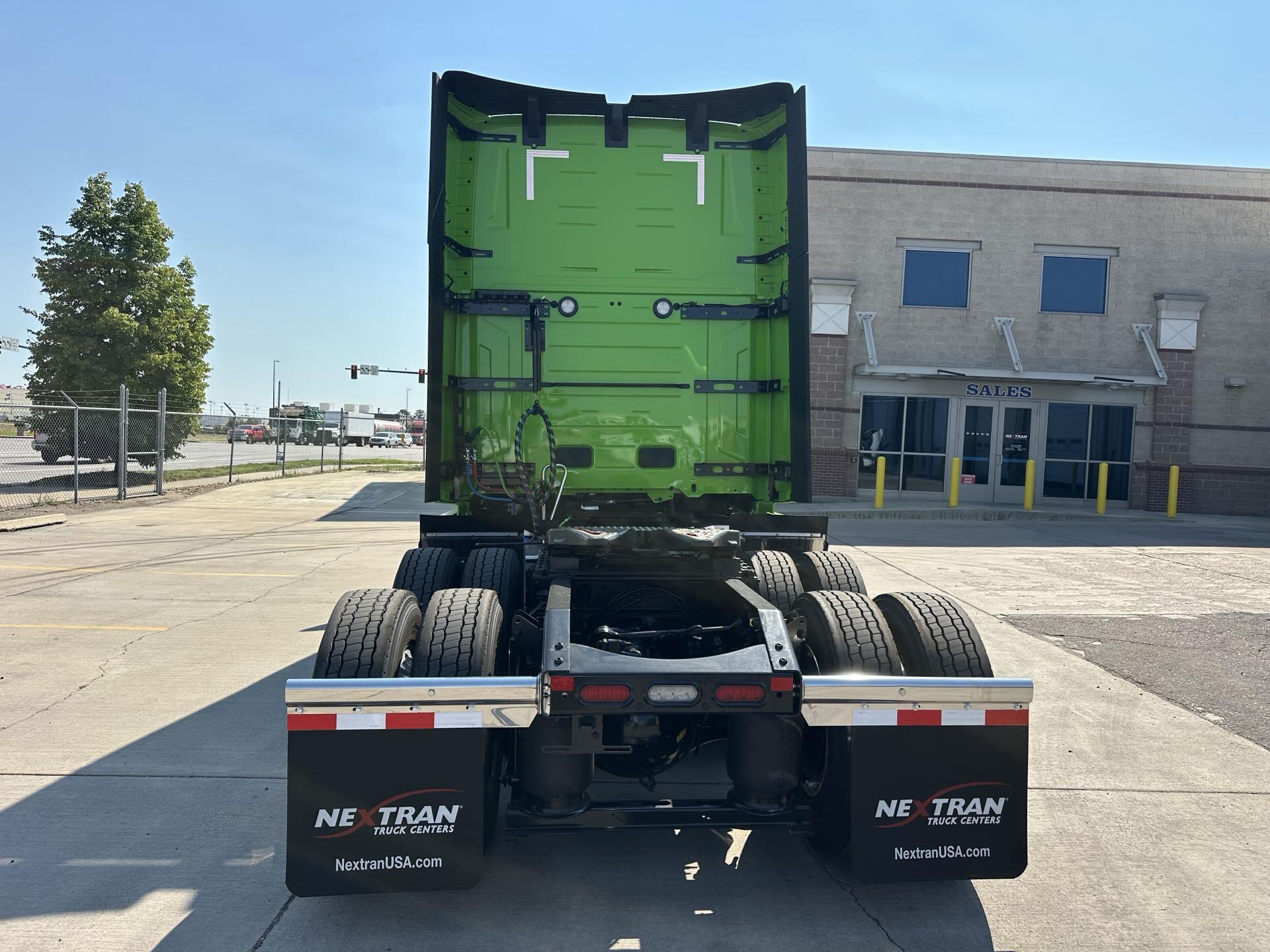 2026 Volvo - image 7