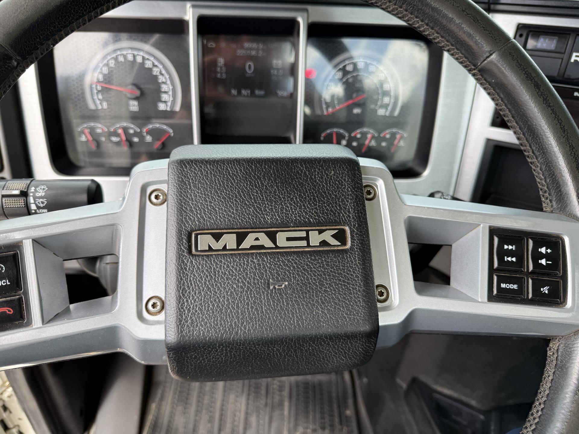 2021 Mack - image 13