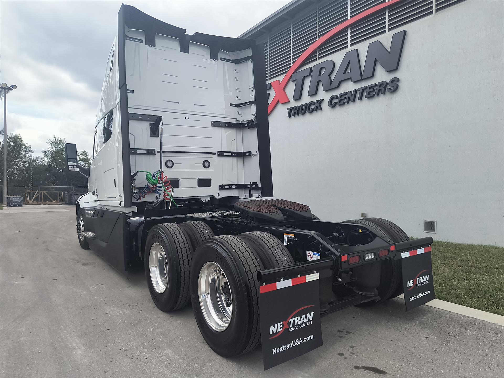 2026 Volvo - image 5