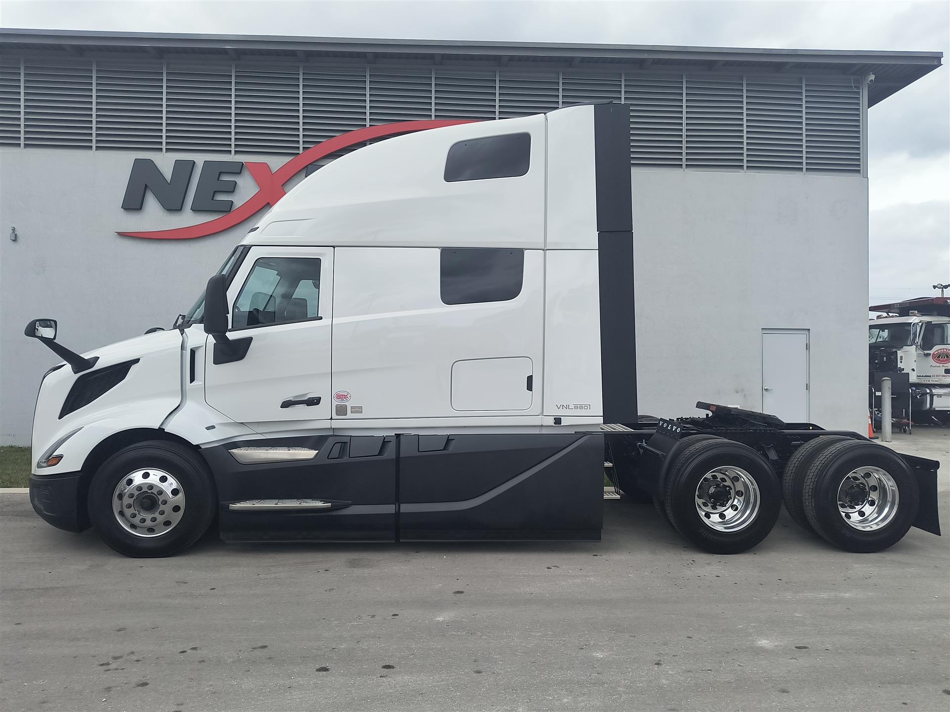 2026 Volvo VNL64T860