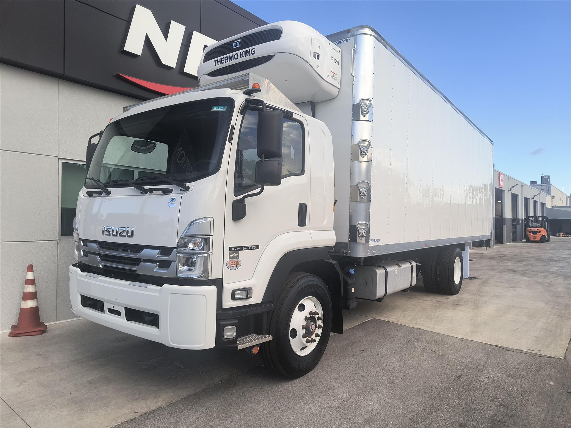 2025 Isuzu FTR-MT6G2