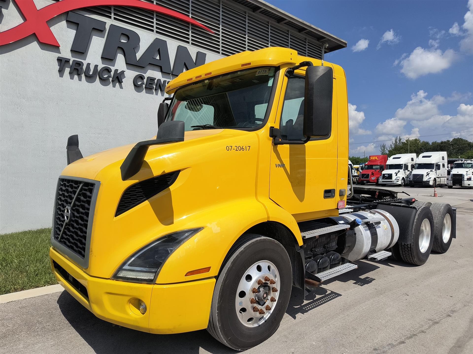 2020 Volvo VNR64T300
