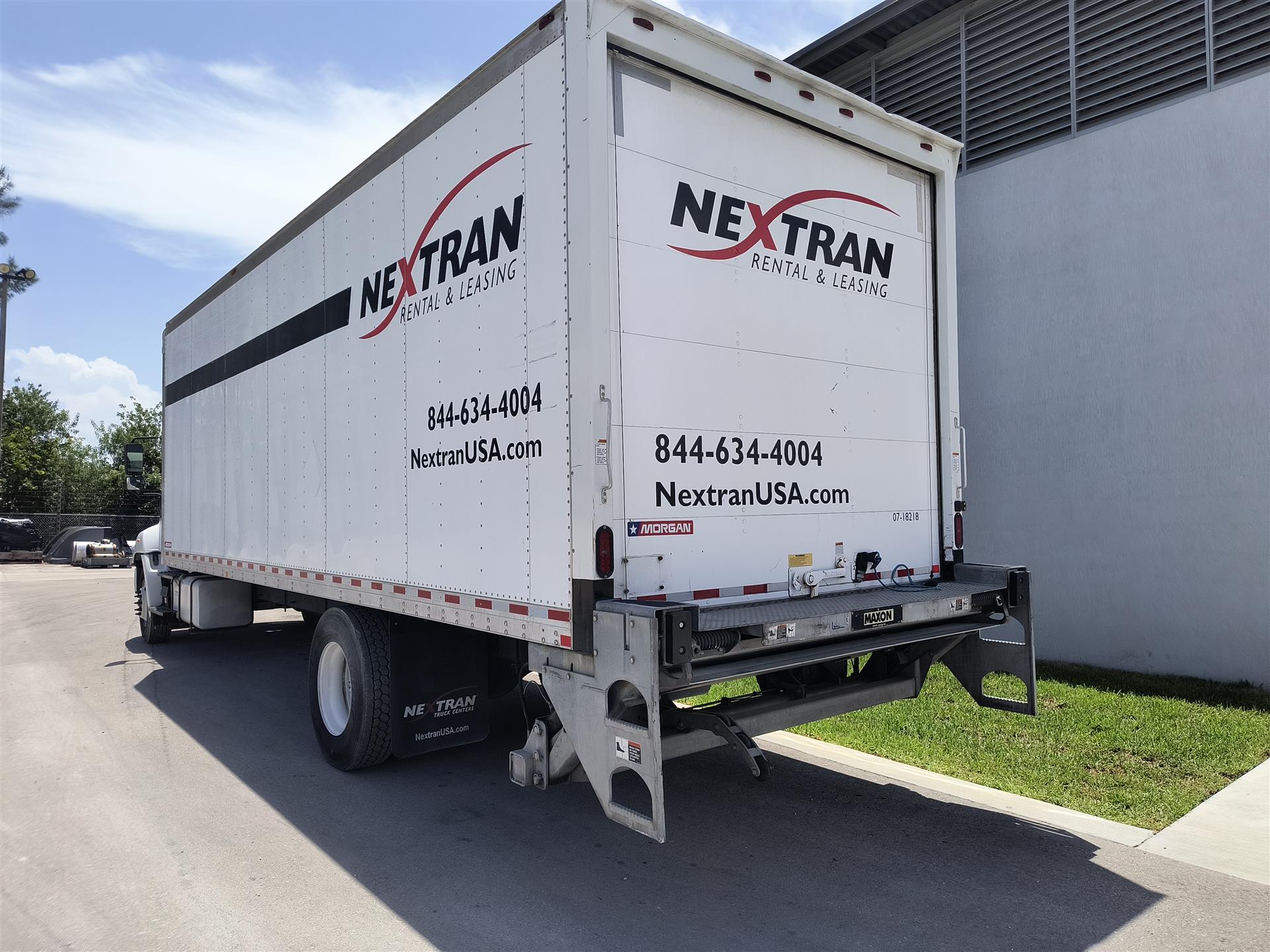 2018 Hino 268 - image 5