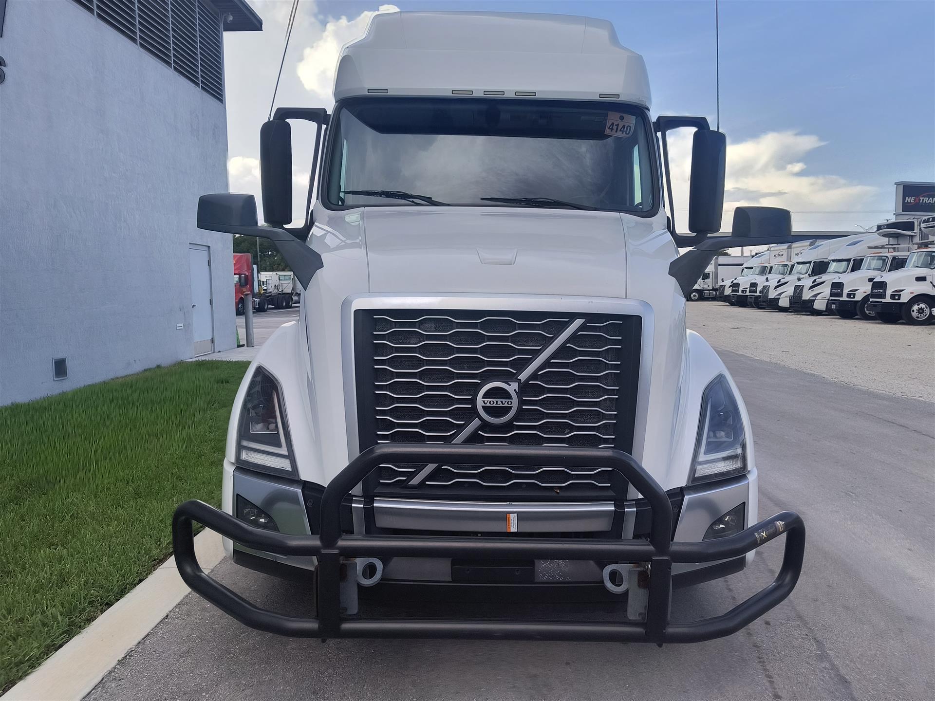 2021 Volvo - image 4