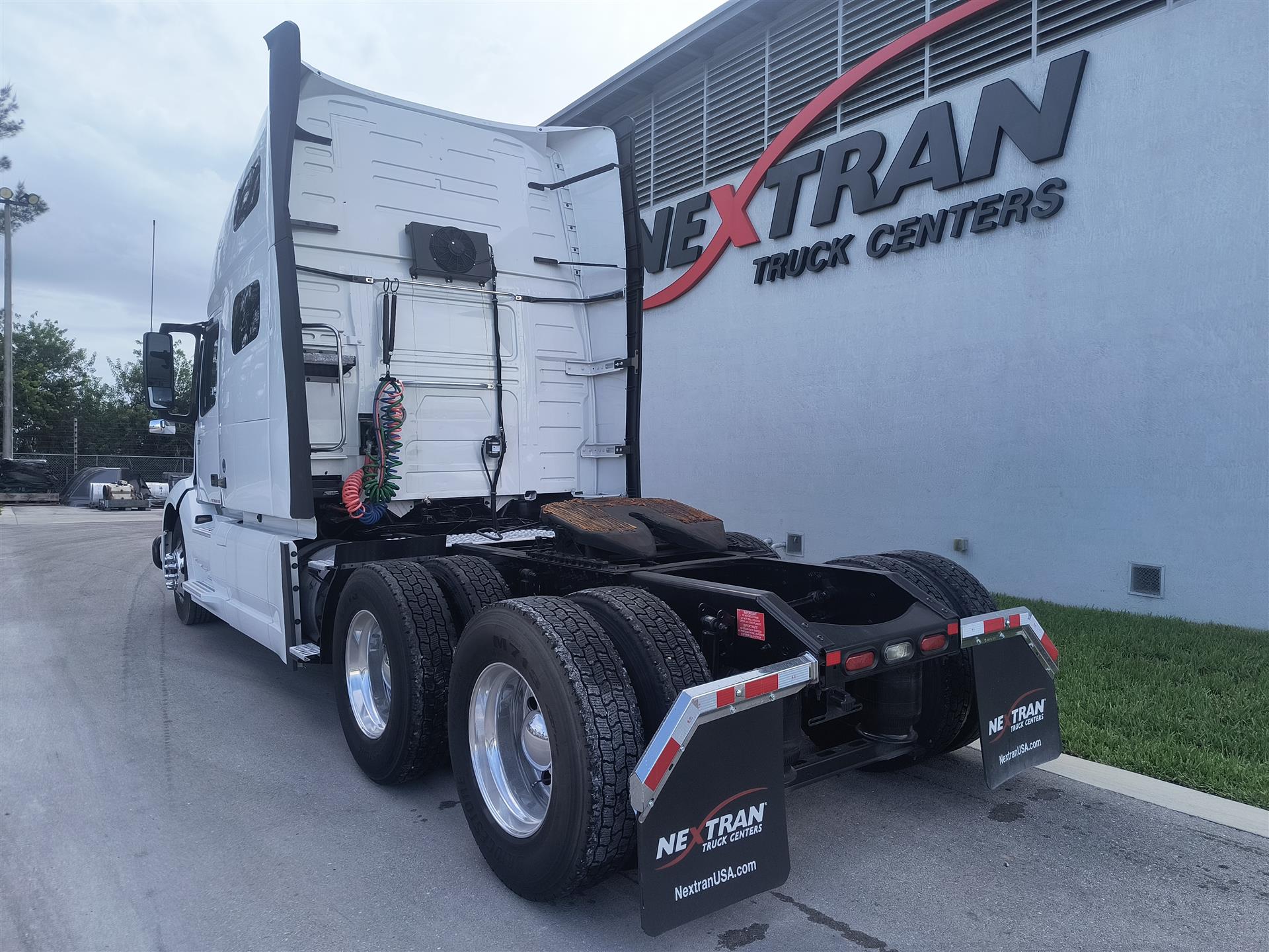 2021 Volvo - image 8