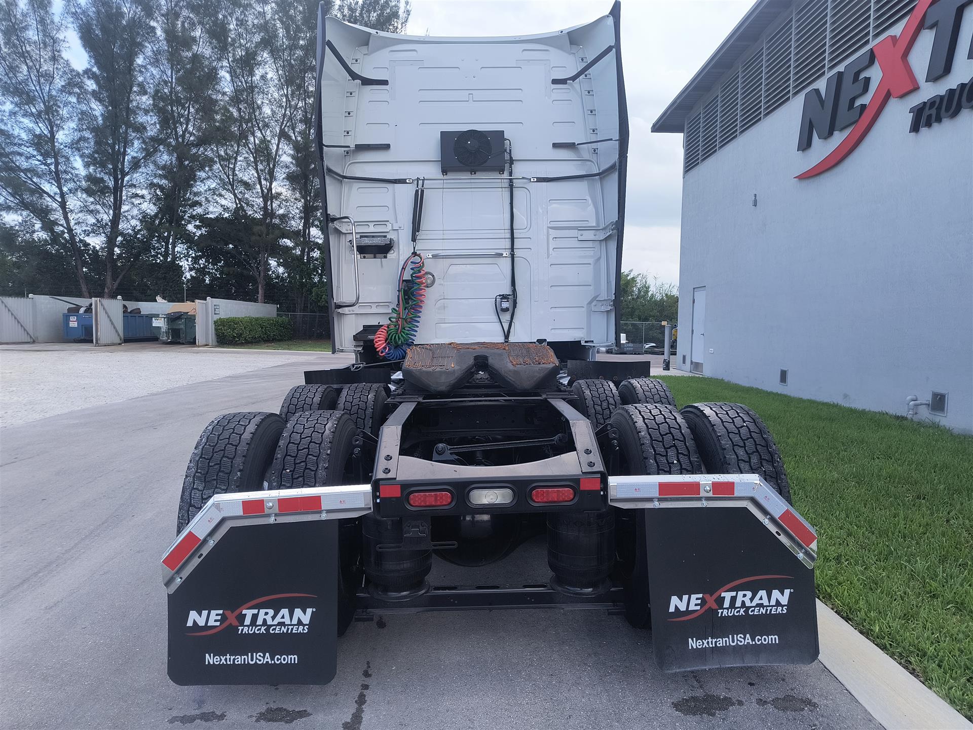 2021 Volvo - image 7