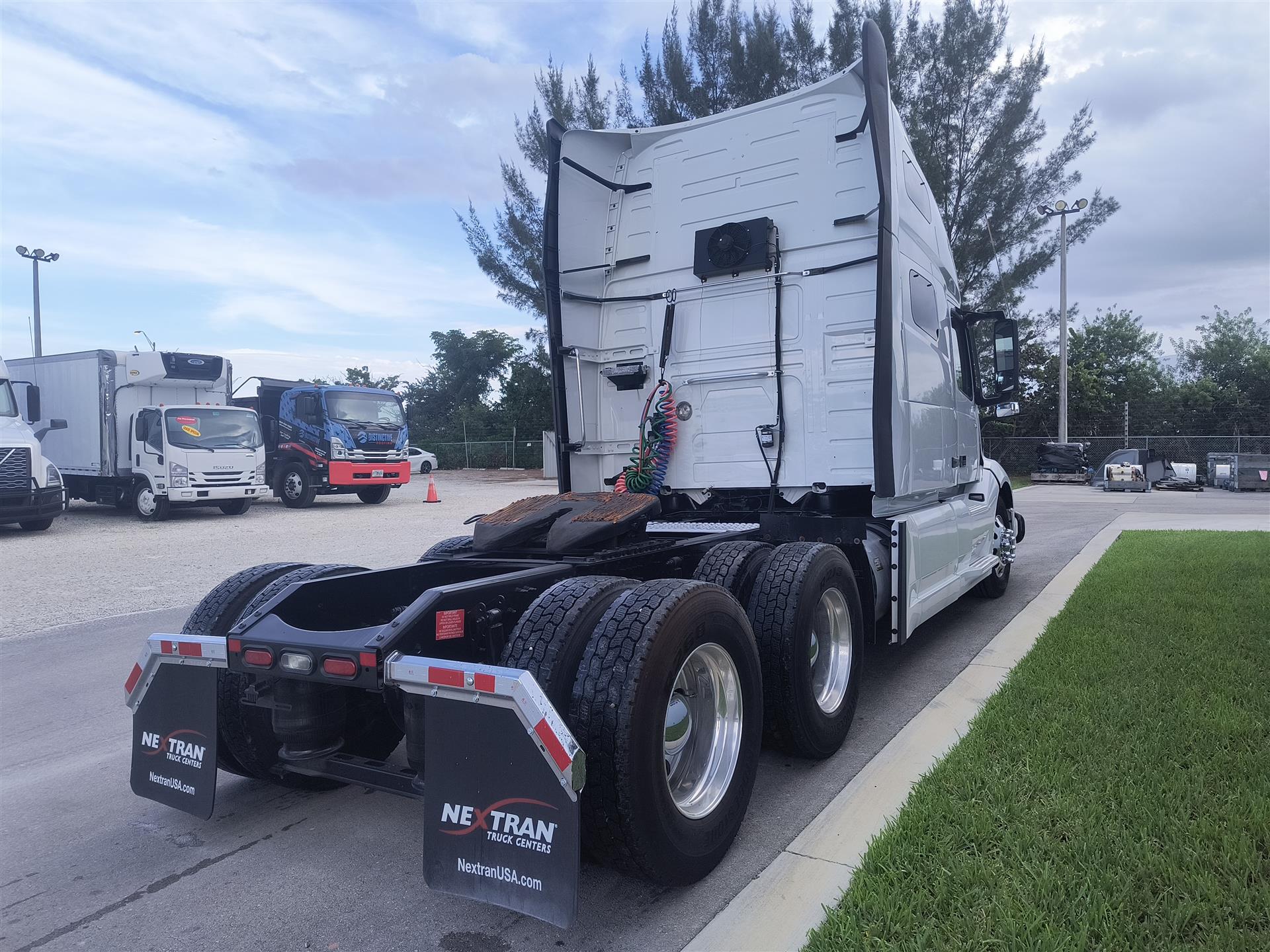 2021 Volvo - image 6