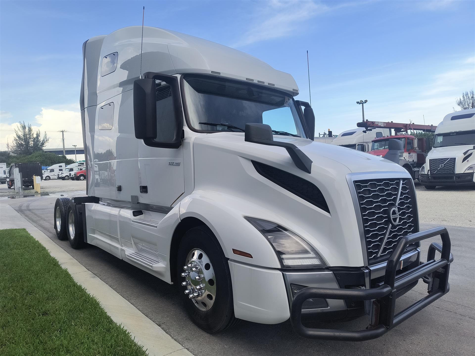 2021 Volvo - image 5