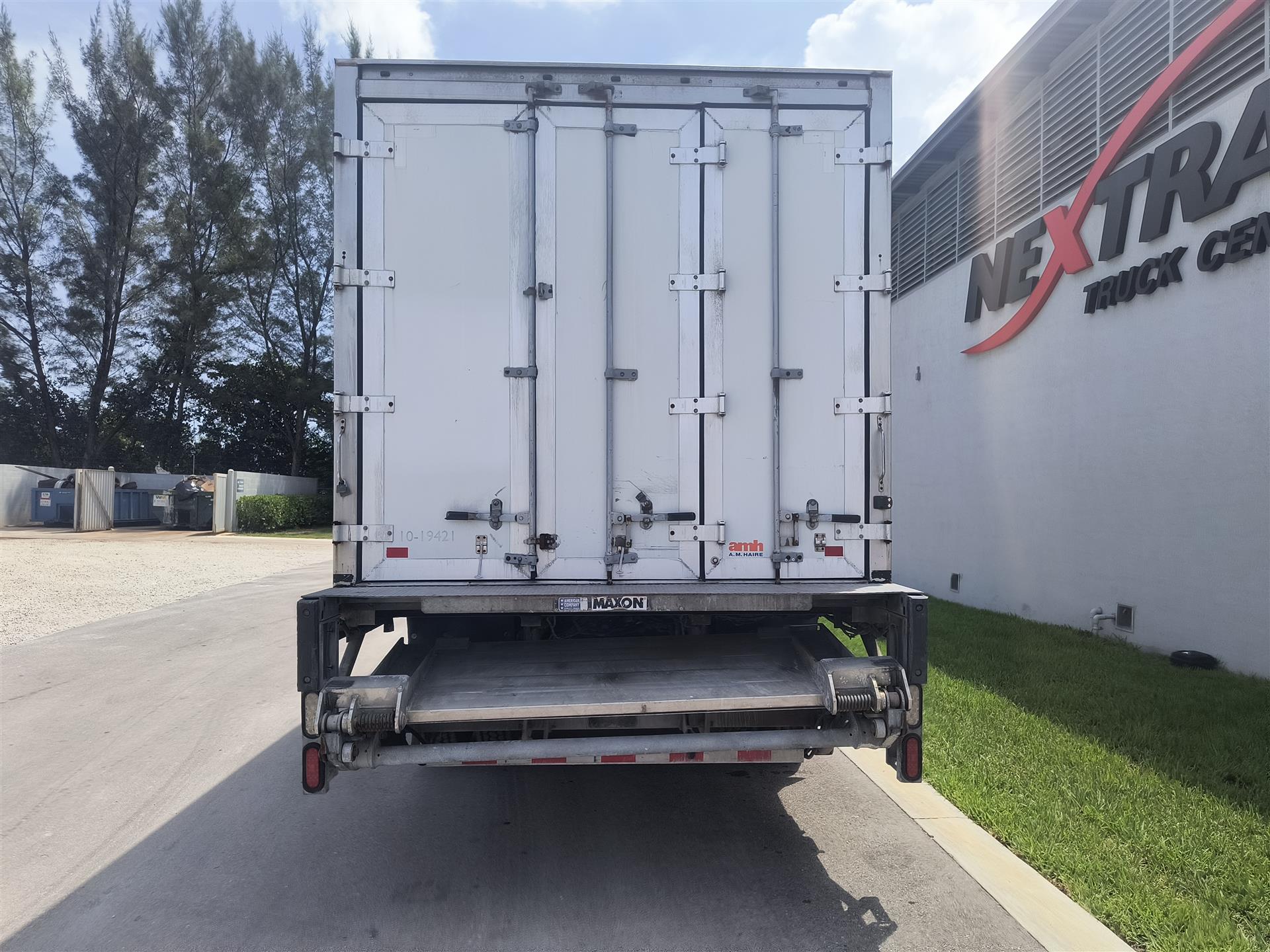 2019 Hino 268 - image 5